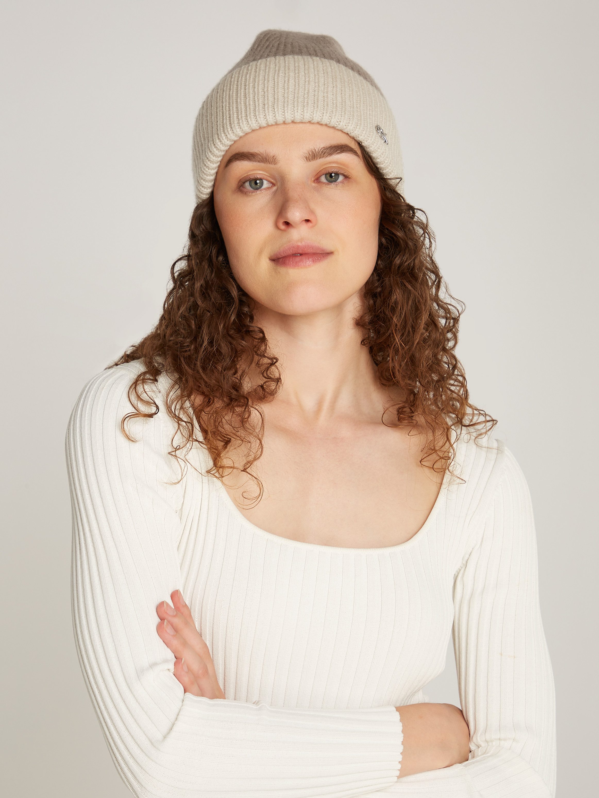 Calvin Klein Beanie CK METAL TWO-TONE CHUNKY BEANIE