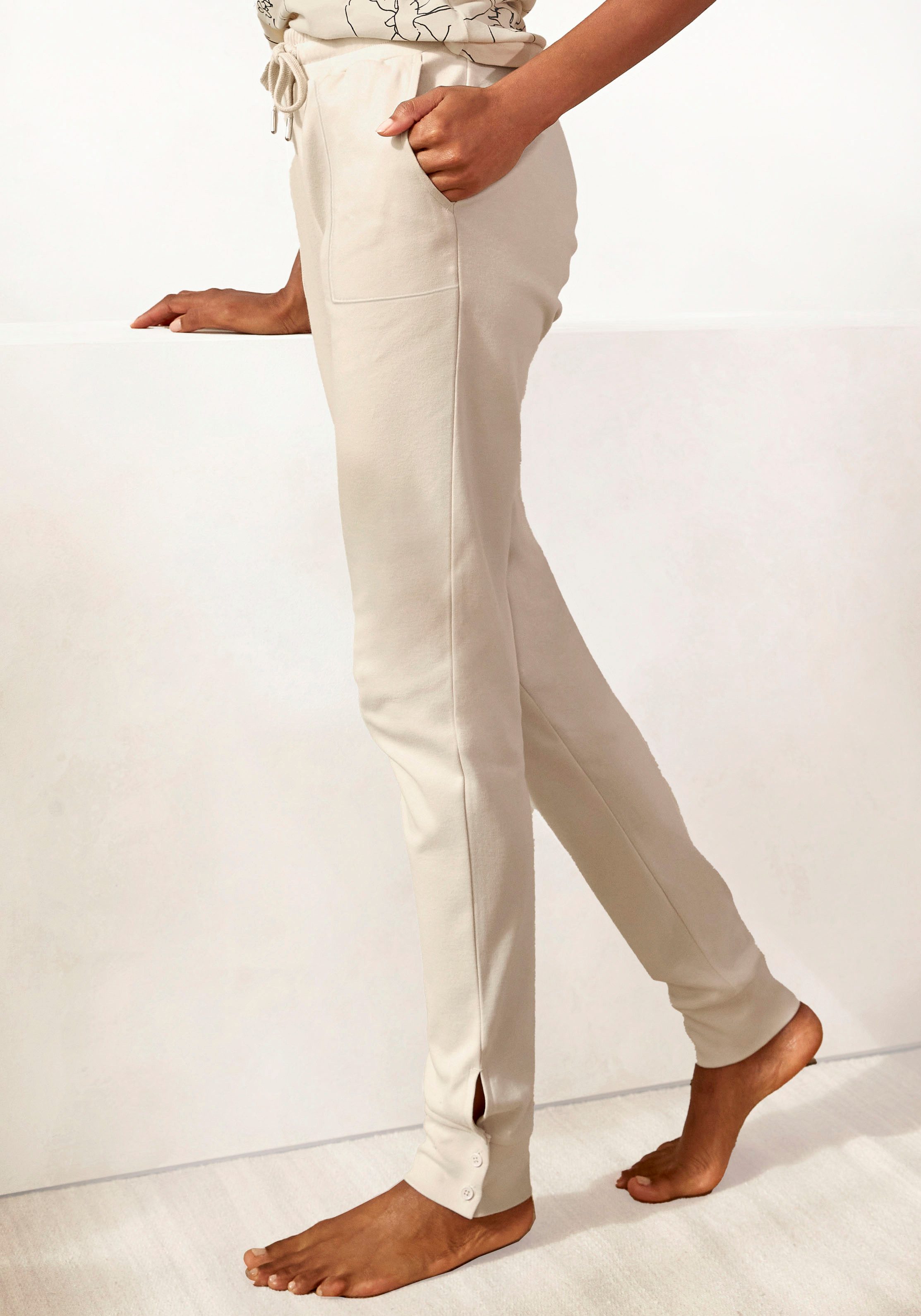 Lascana Sweatbroek -Loungebroek Loungebroek met knopen aan de broekspijp, loungewear dames sweatbroeken maat 48/50 beige
