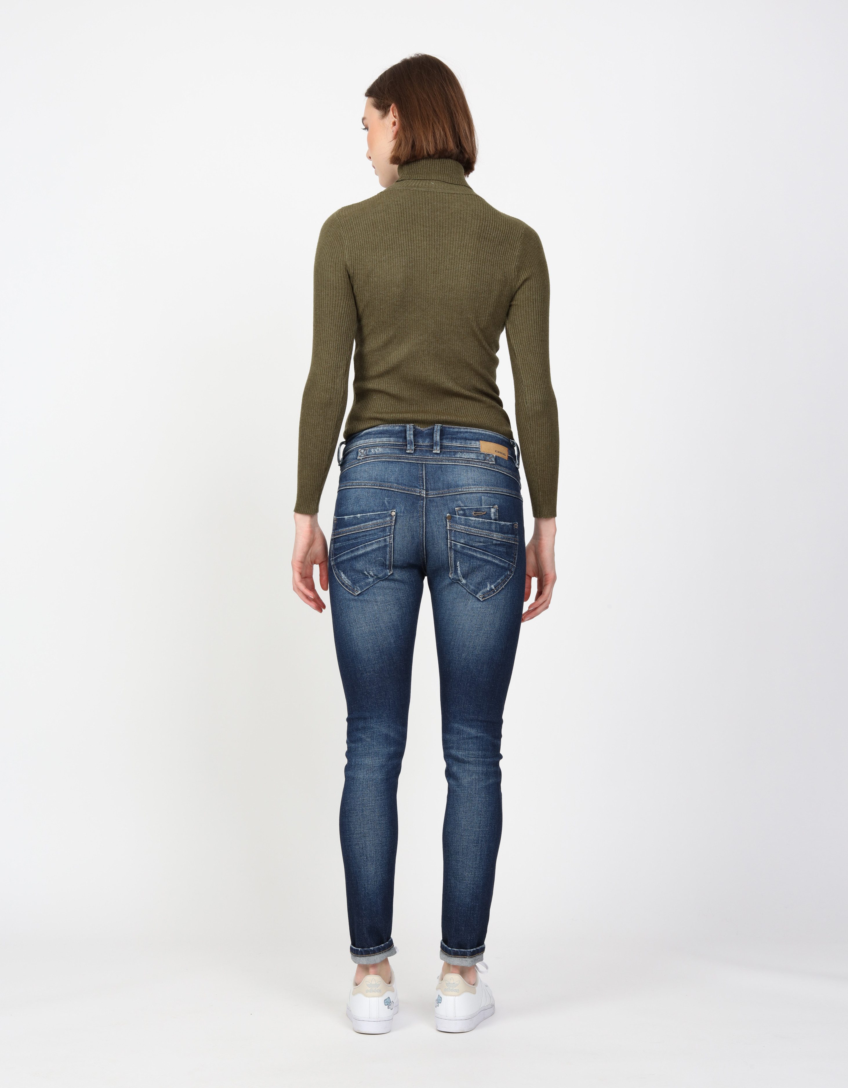 GANG Slim fit jeans 94Marge met bijzondere 4-knoopssluiting