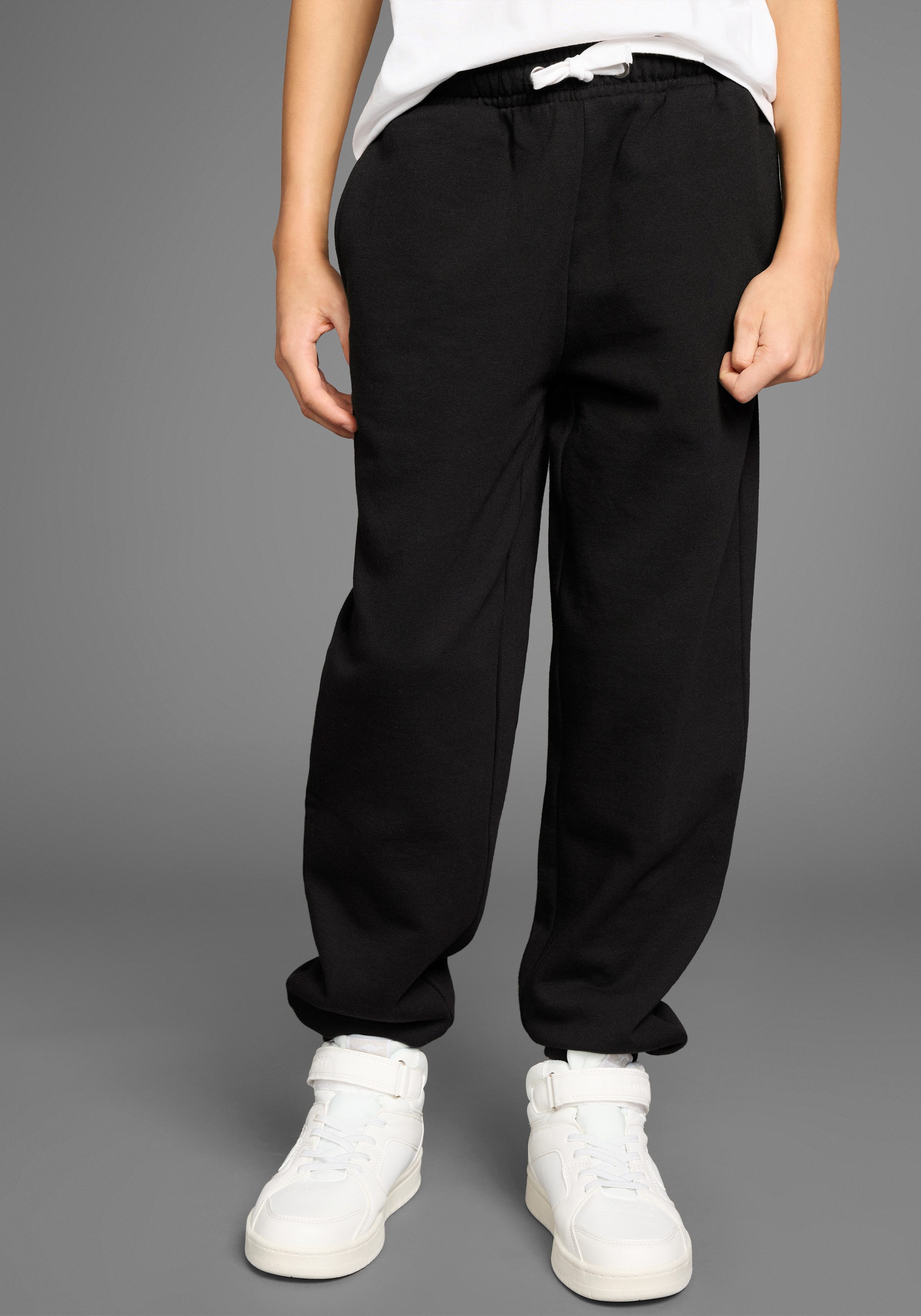 KangaROOS Sweatbroek Joggingbroek met logo borduursel jongens sweatbroeken maat 164/170 zwart