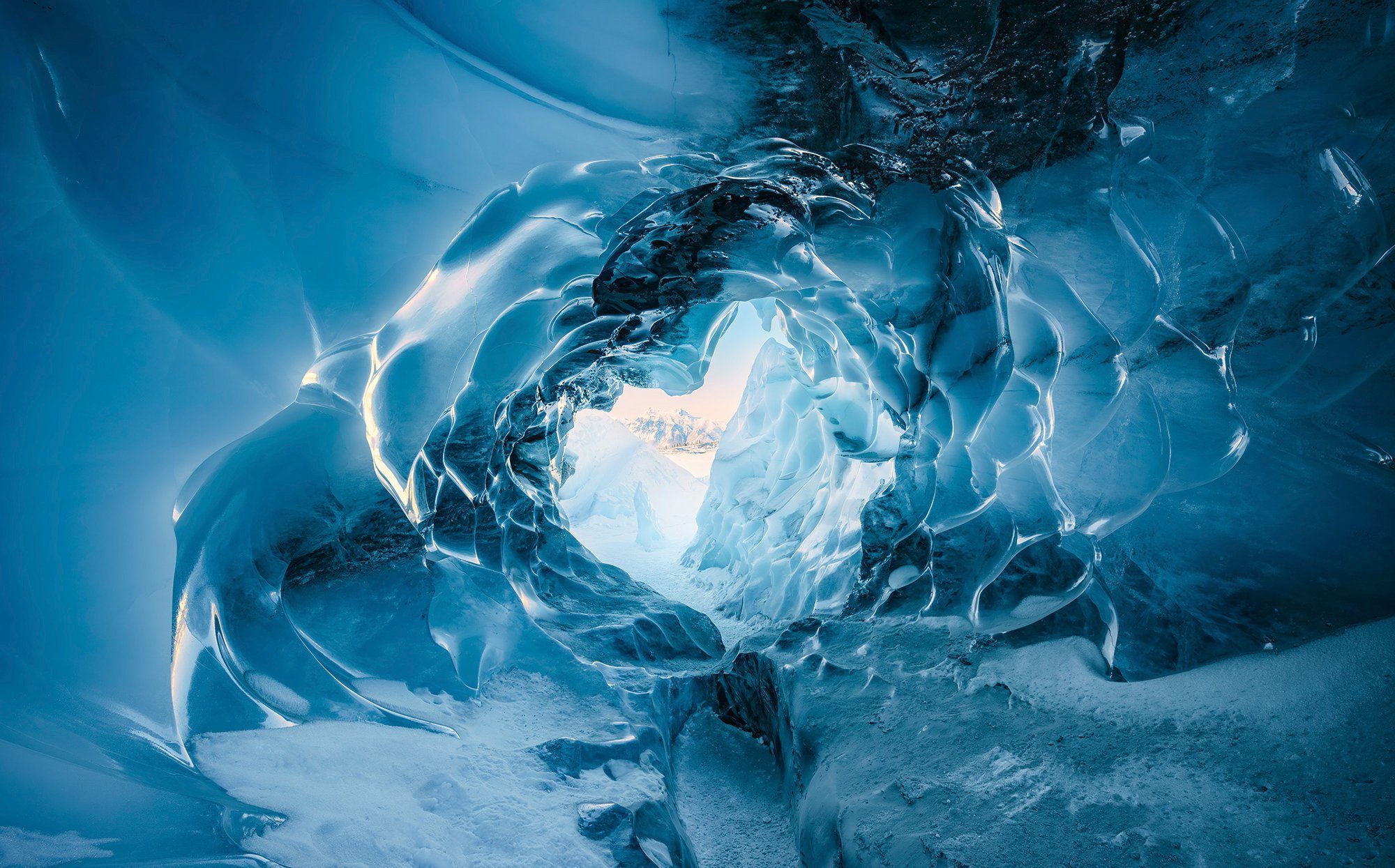 Komar fotobehang The Eye of the Glacier