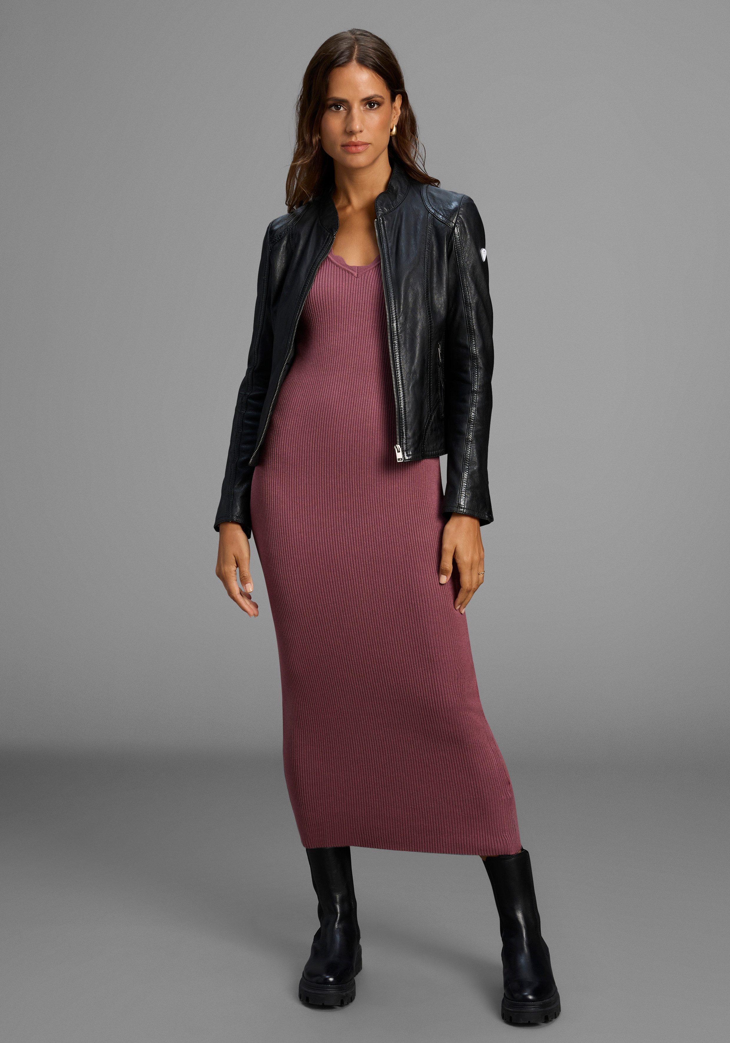 Laura Scott Gebreide jurk in midi-lengte met vrouwelijke golfkanten - nieuwe collectie