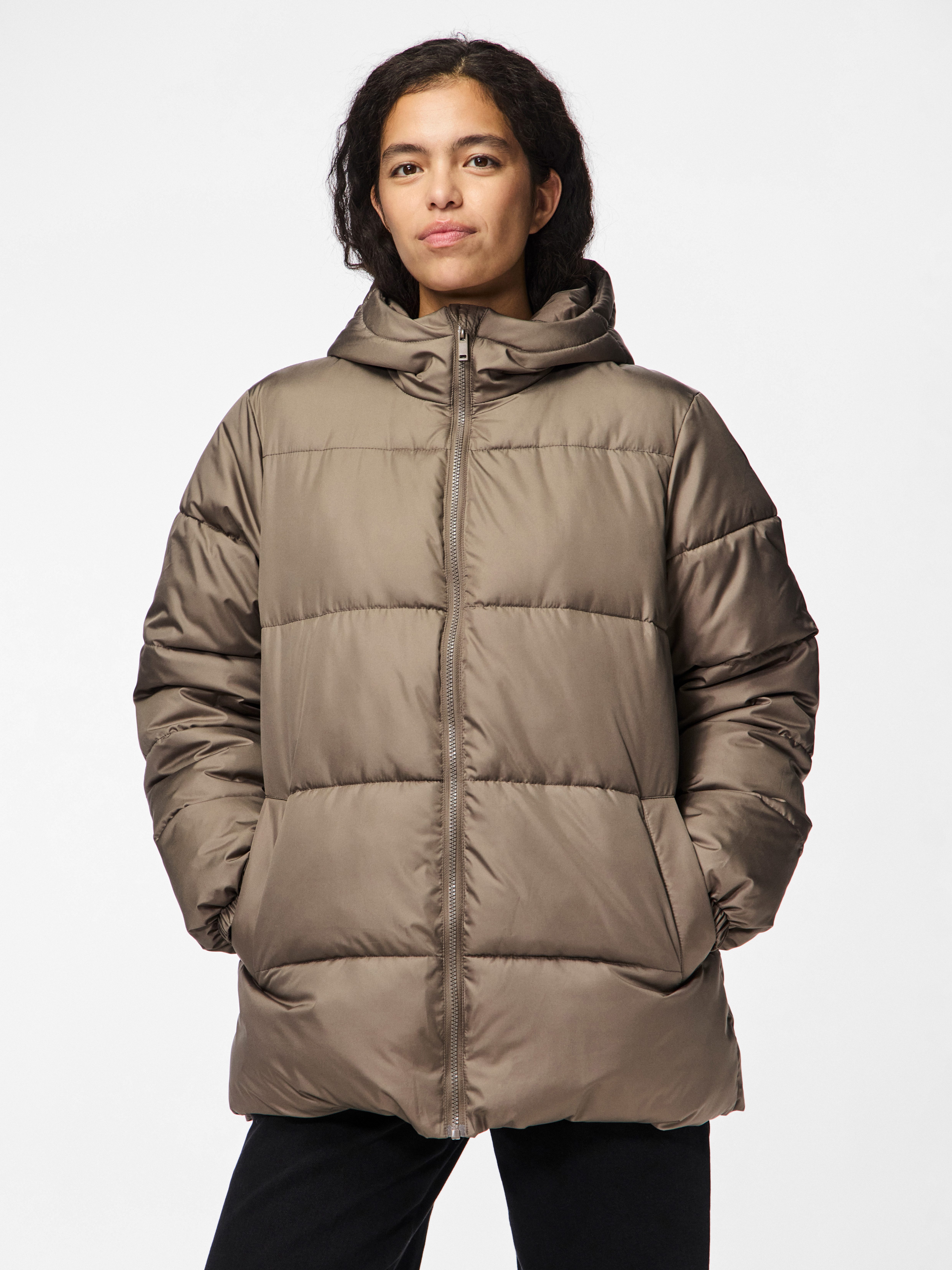 pieces Gewatteerde jas PCMADDIE PUFFER JACKET NOOS BC dames donsjassen maat XS (34) bruin