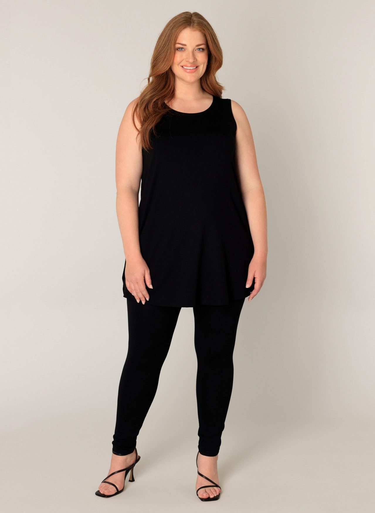 Base Level Curvy Lang shirt Abbigale Iets uitlopende A-lijn