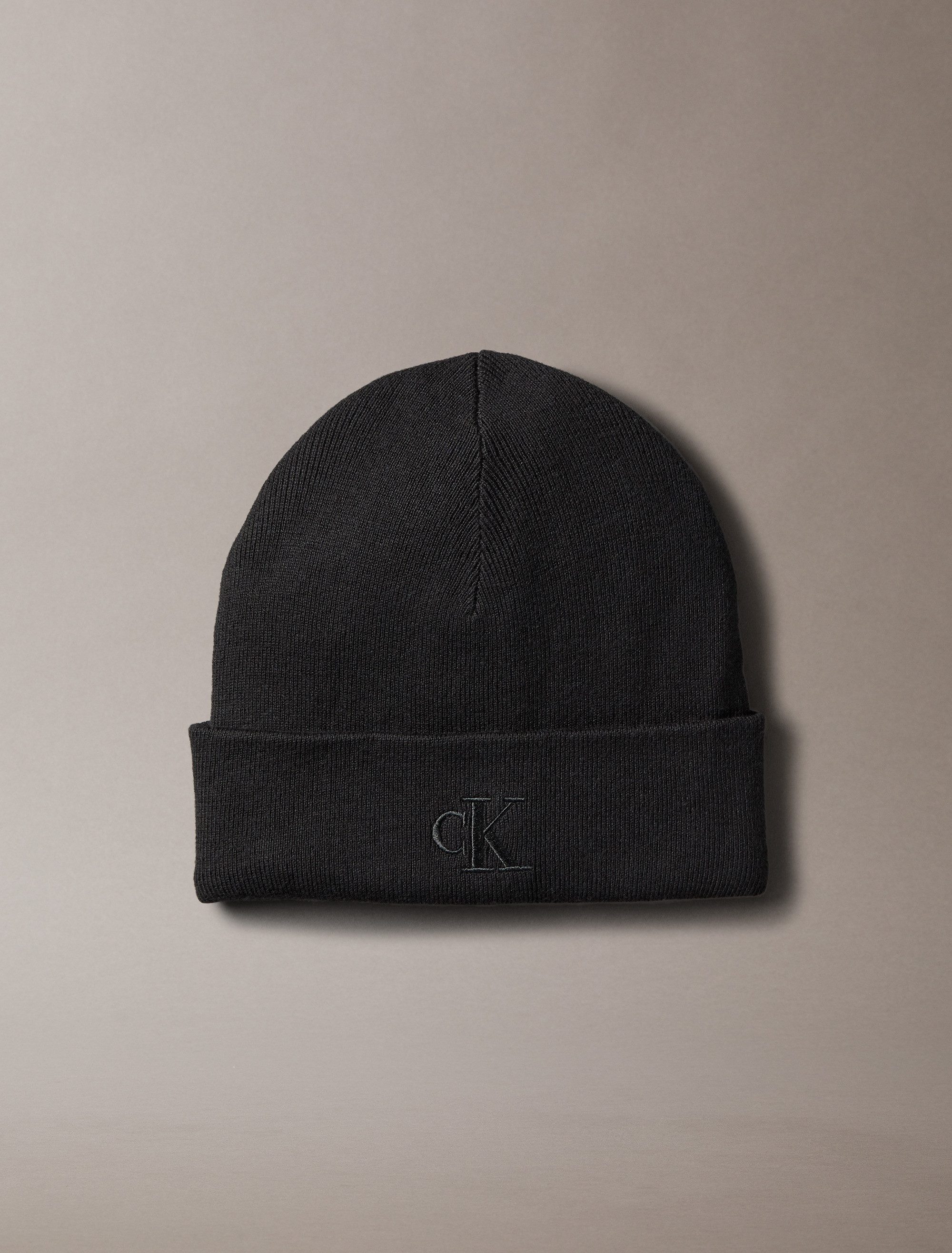 Calvin Klein Gebreide muts CK FINE RIB BEANIE