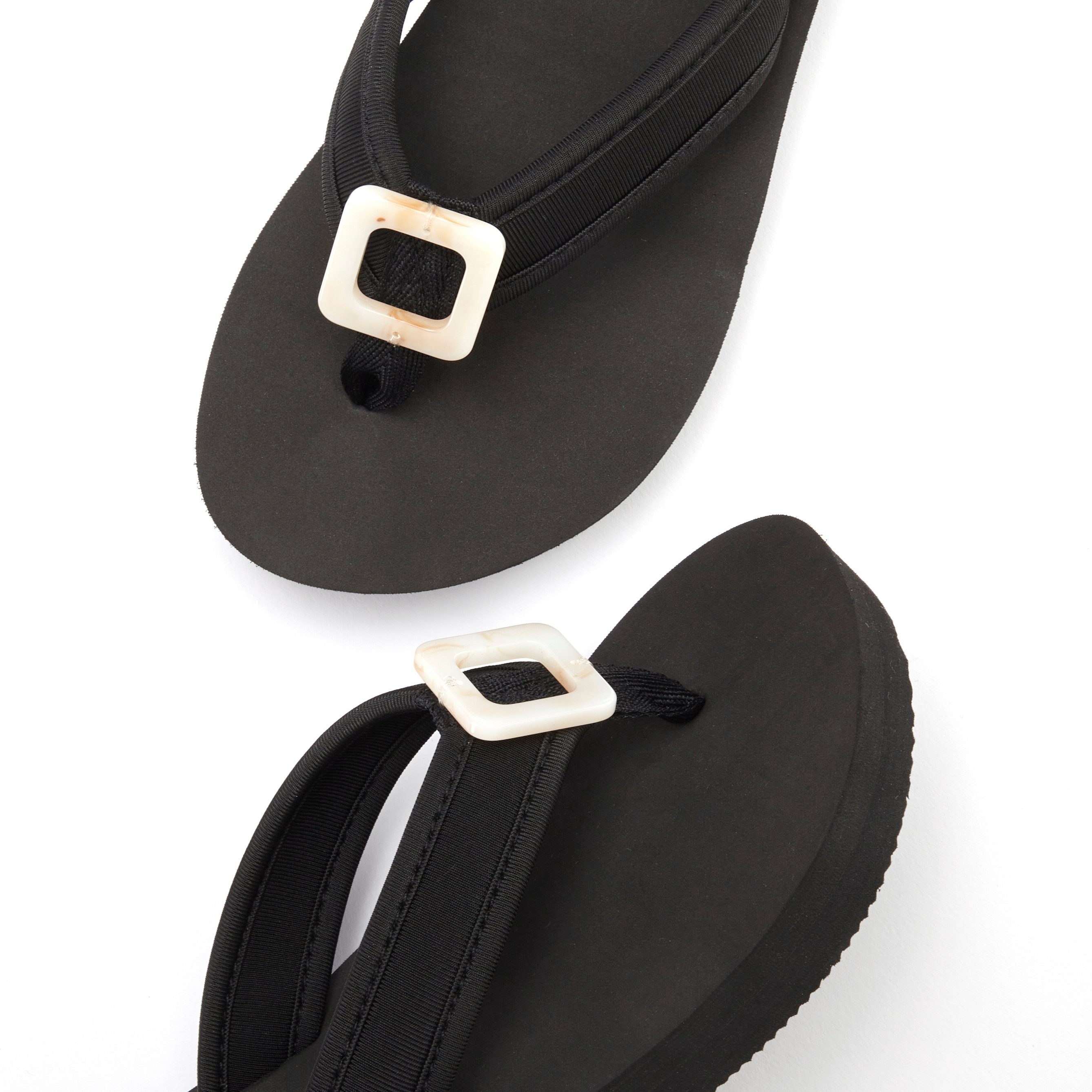 Lascana Badslippers Sandaal, pantoffel, badslipper met decoratieve applicatie VEGAN