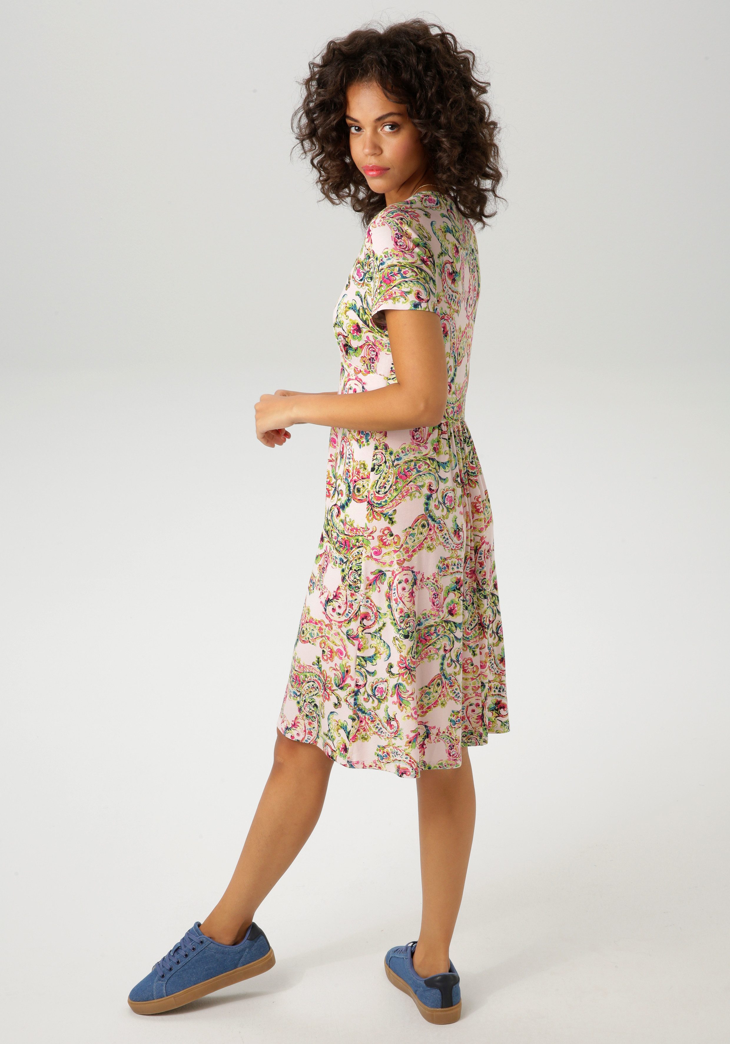 Aniston CASUAL Zomerjurk met fantasierijk kleurharmonisch paisleydruk nieuwe collectie