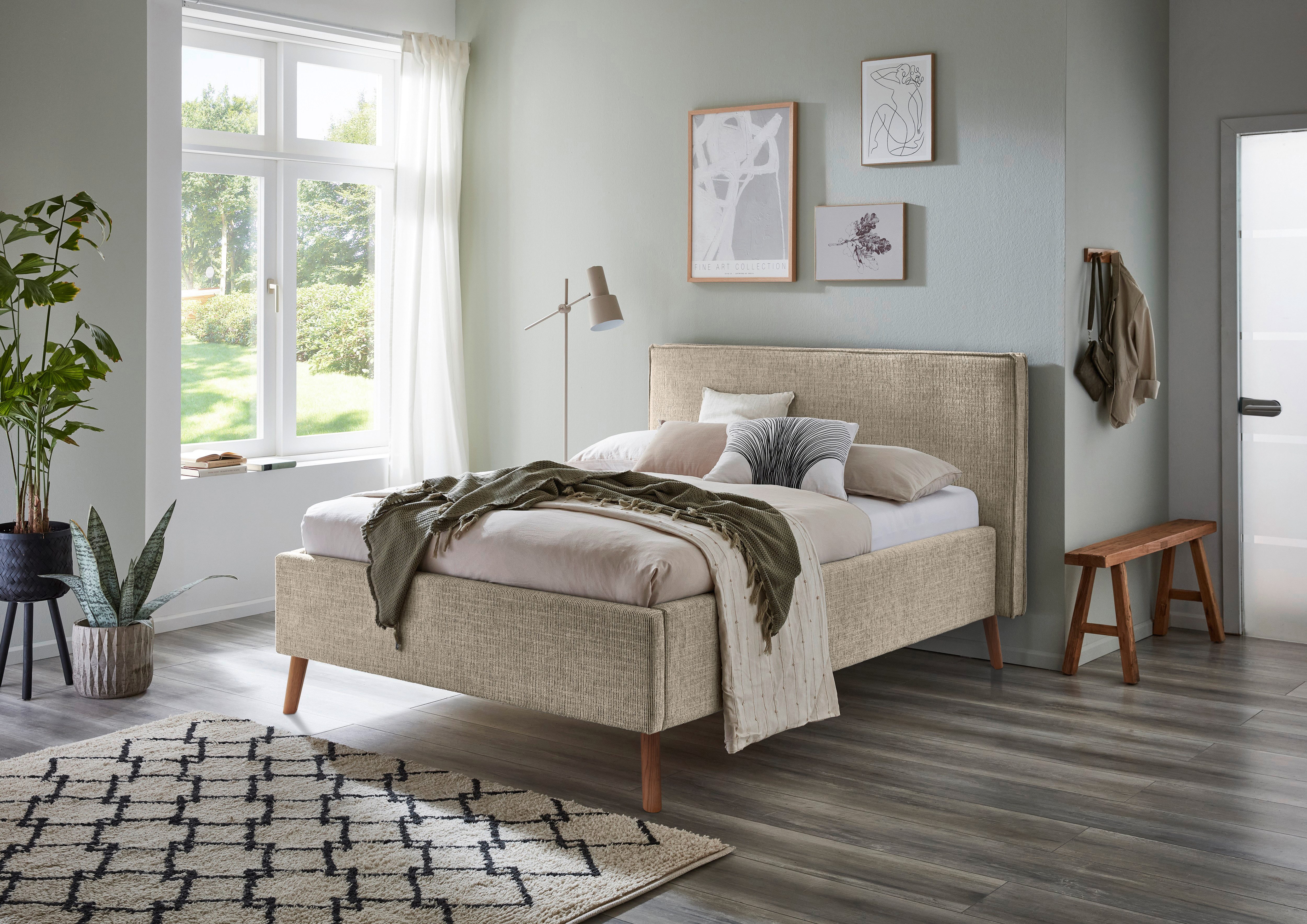 meise.möbel Gestoffeerd bed Riva met eikenkleurige houten poten, naar keuze met bedkist en lattenbodem bedden beige