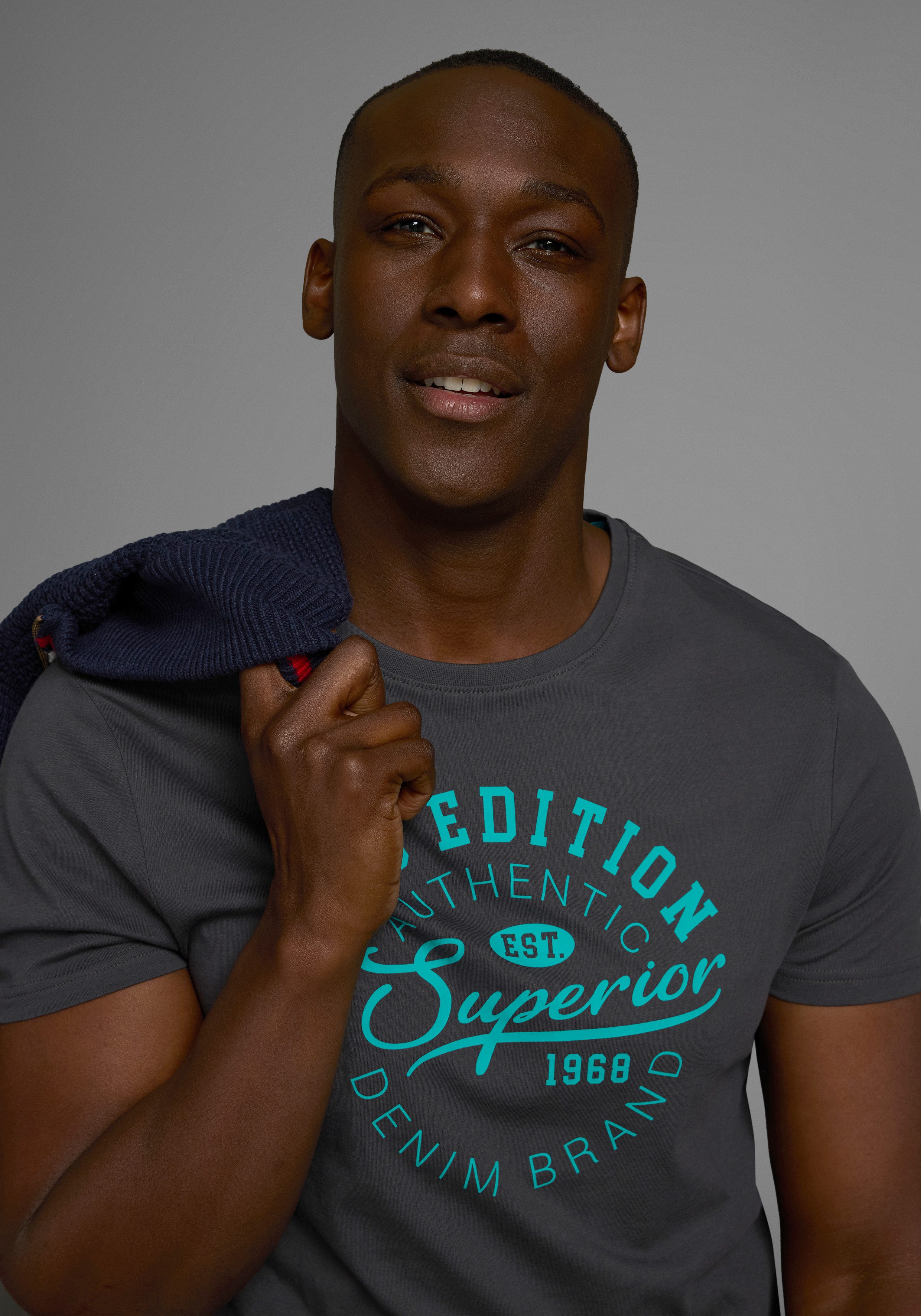 AJC T-shirt Korte mouwen, smalle pasvorm, in vintage-ontwerp