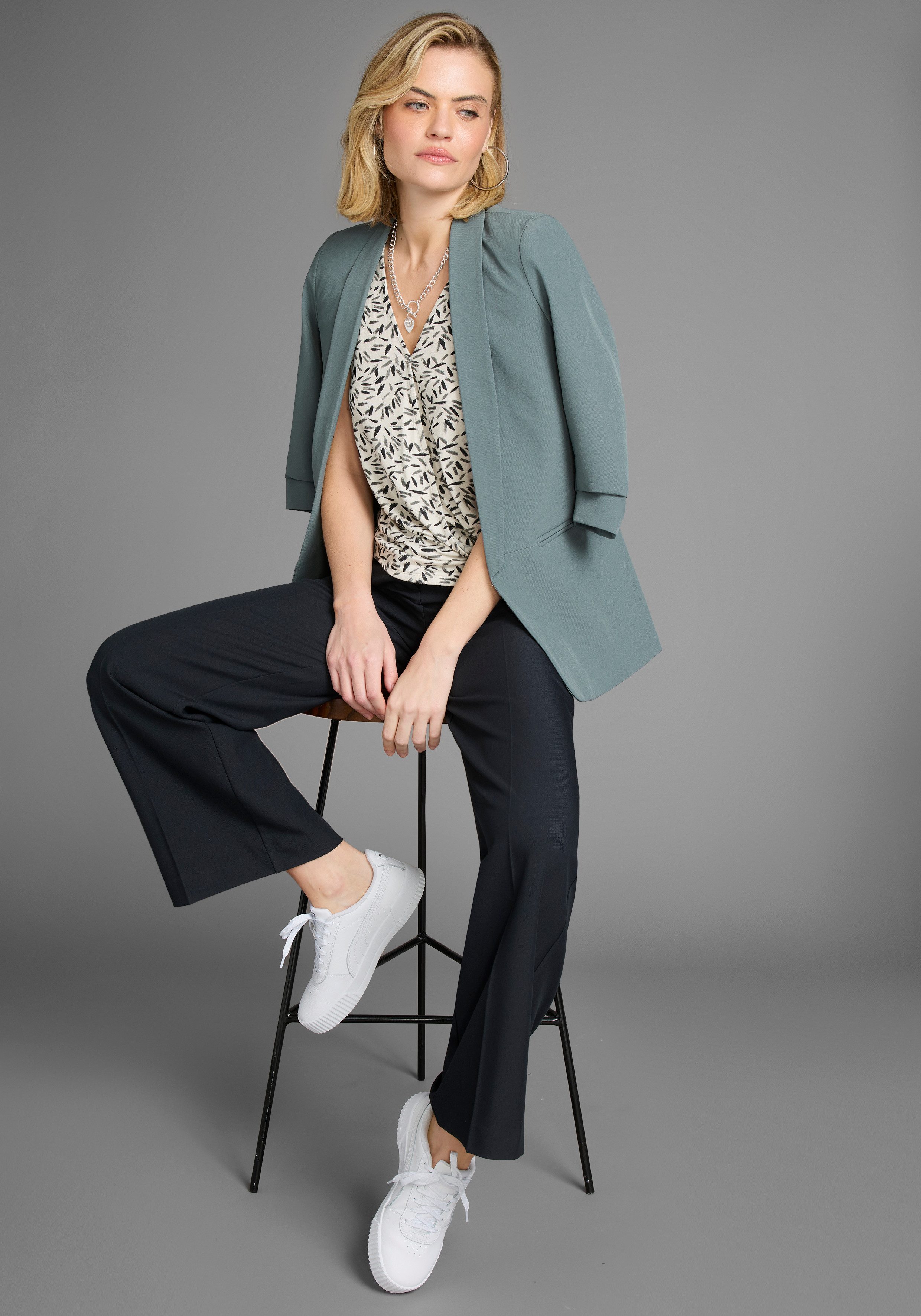 Laura Scott Tanktop in vrouwelijke stijl met v-hals & strik - nieuwe collectie
