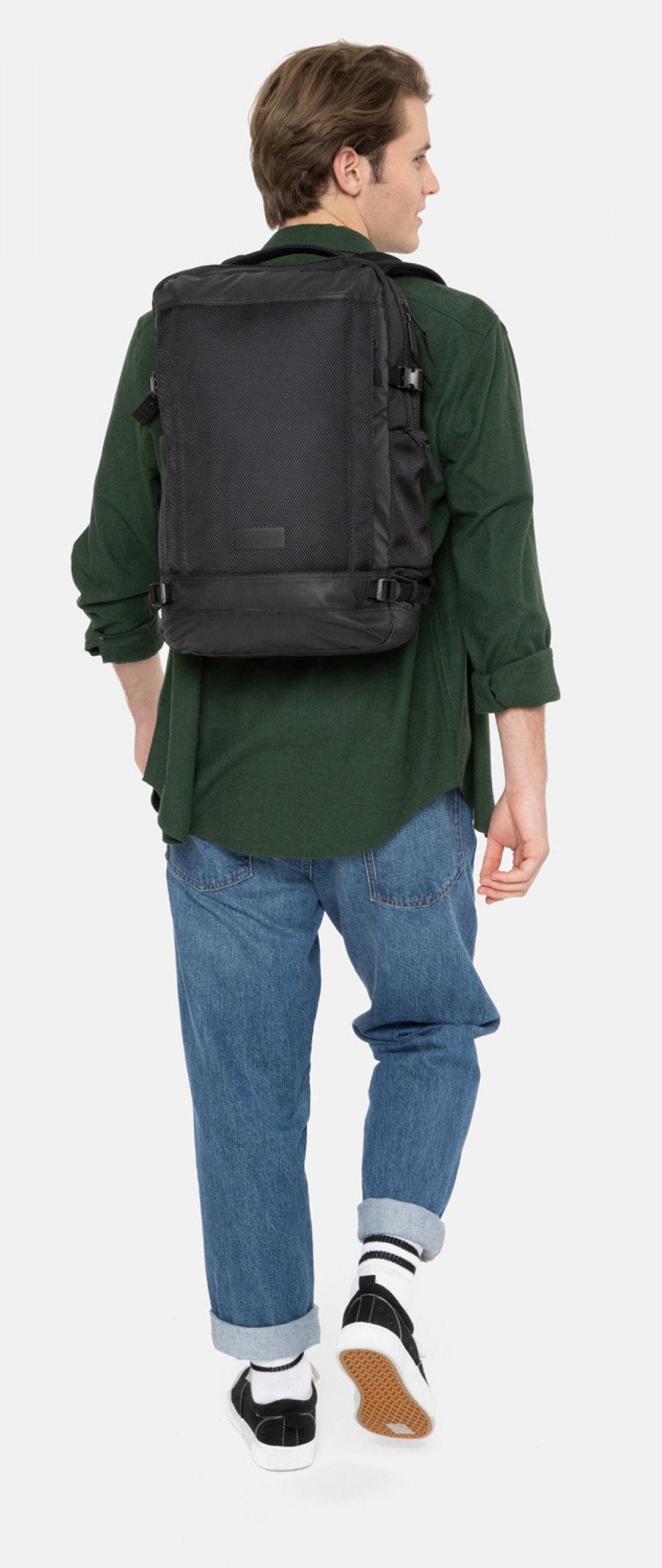 Eastpak Laptoprugzak TECUM M bevat gerecycled materiaal (global recycled standard)
