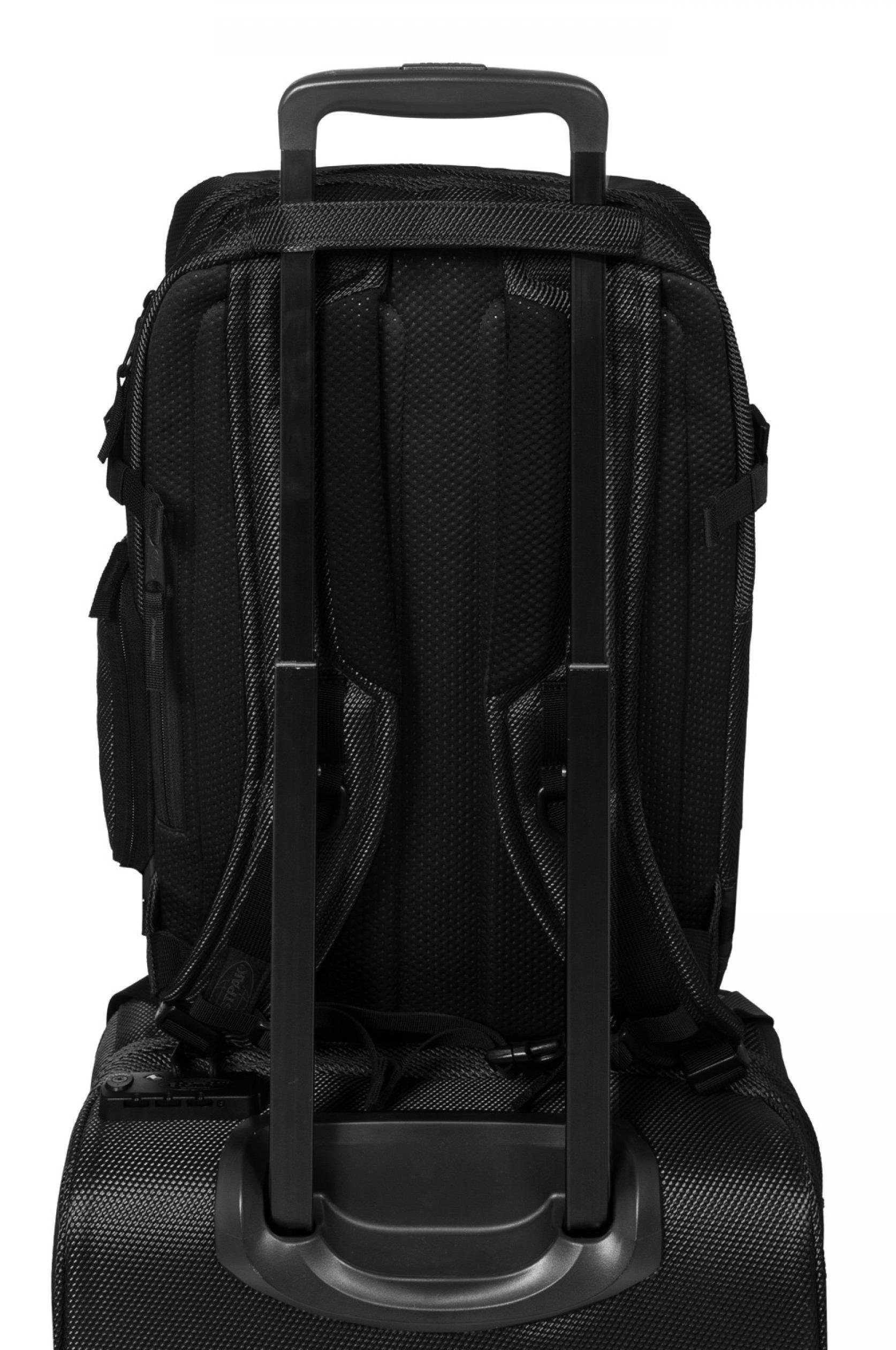 Eastpak Laptoprugzak TECUM M bevat gerecycled materiaal (global recycled standard)