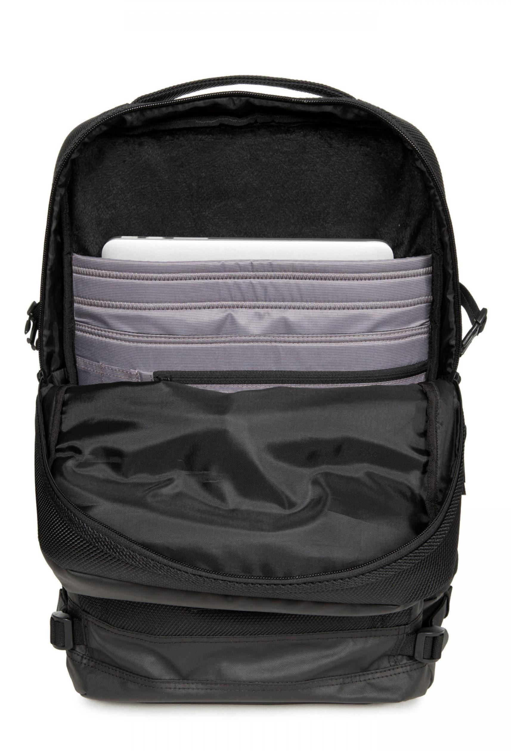 Eastpak Laptoprugzak TECUM M bevat gerecycled materiaal (global recycled standard)