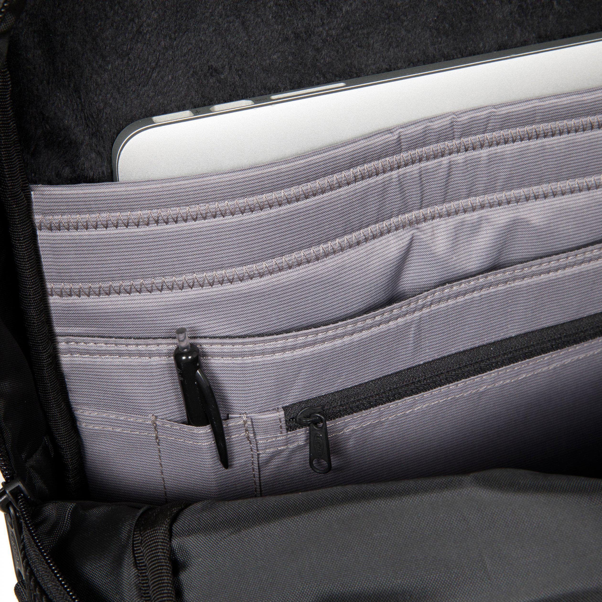 Eastpak Laptoprugzak TECUM M bevat gerecycled materiaal (global recycled standard)
