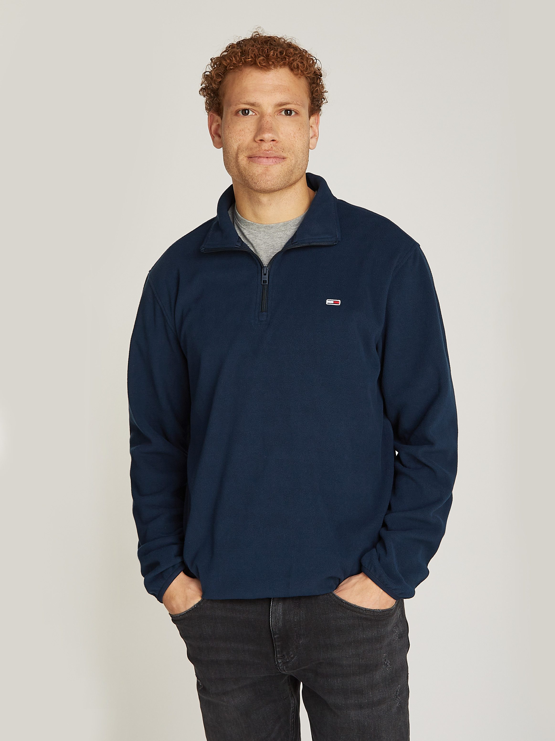 TOMMY JEANS Fleecetrui TJM REG S FLAG POLAR 1/4 ZIP