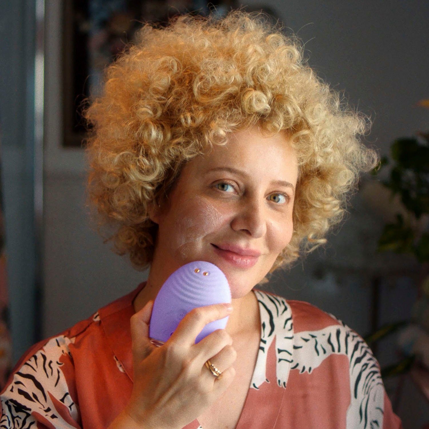 FOREO Elektrische gezichtsreinigingsborstel LUNA™ 4 plus sensitive skin