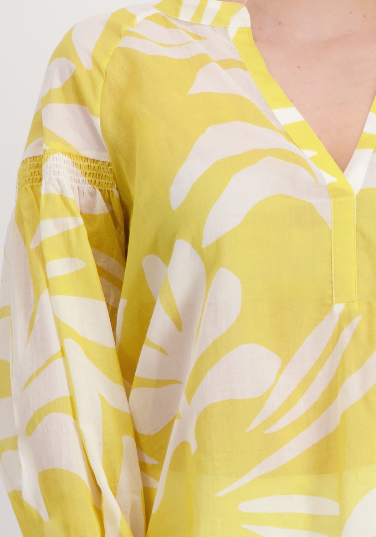 Monari Blouse zonder sluiting met tropical-print