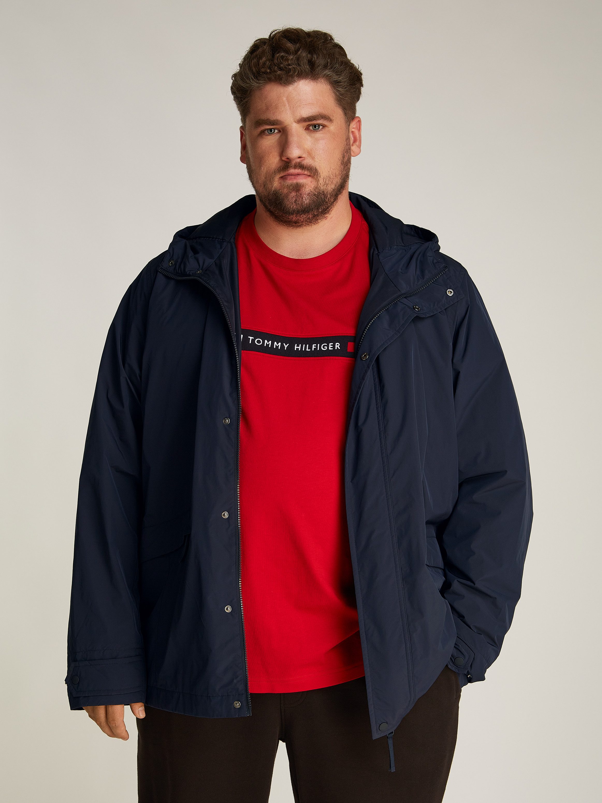 Tommy Hilfiger Allweatherjack BT-LW PACKABLE HOODED JKT-B in grote maten, logoborduring