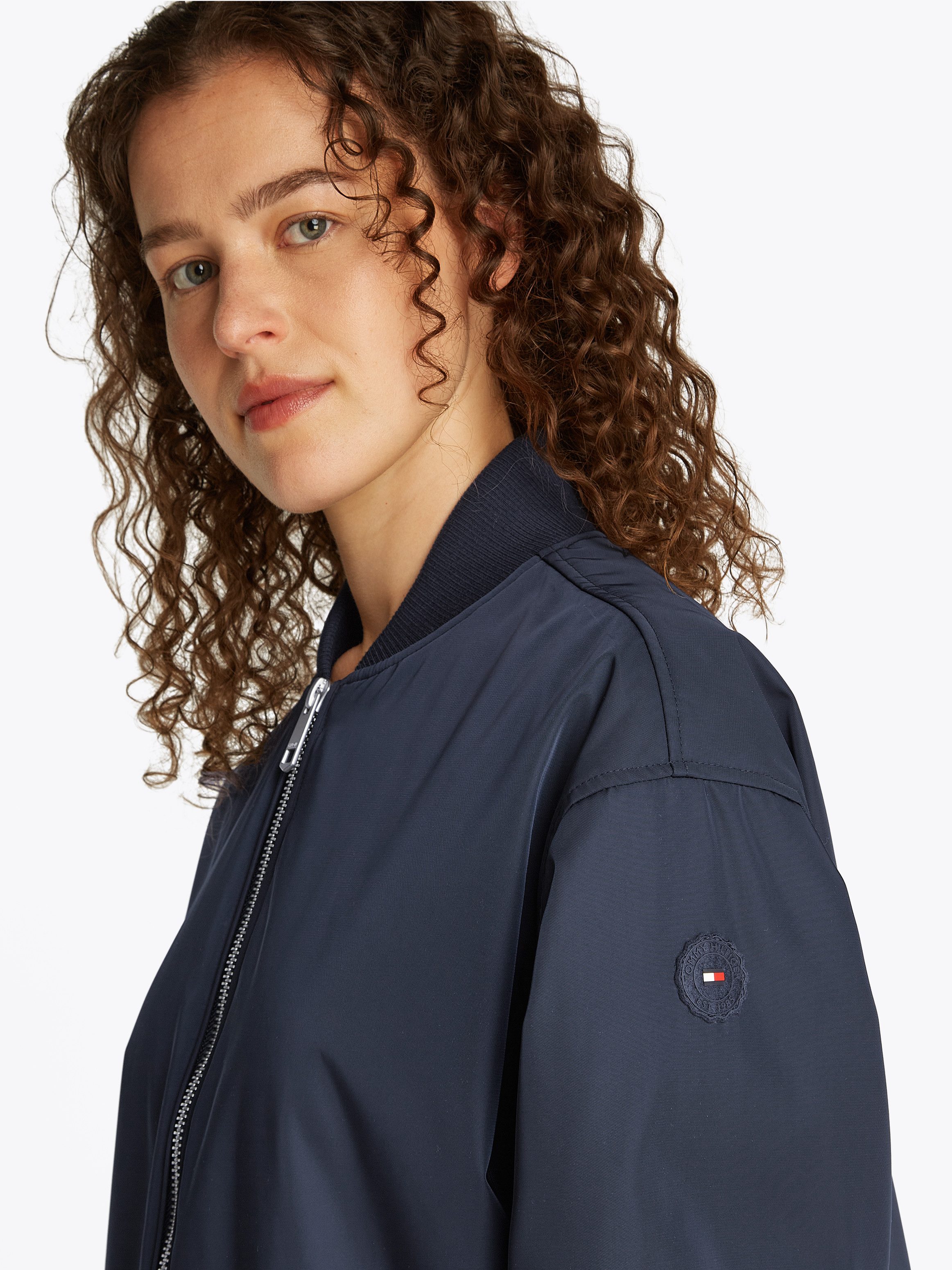 Tommy Hilfiger Bomberjack CASUAL NYLON BOMBER JACKET met merklabel, in effen kleur
