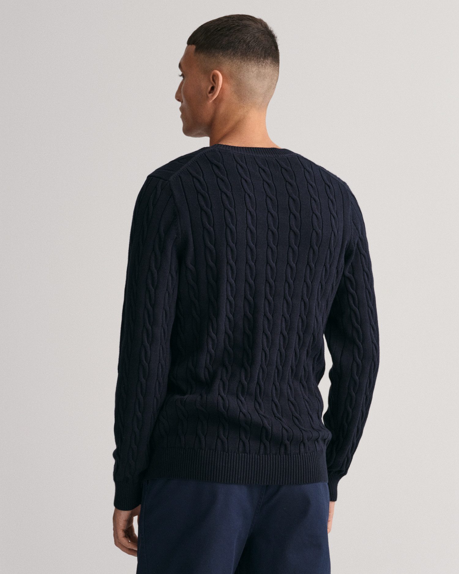 Gant Gebreide trui COTTON CABLE C-NECK met wapen-logo borduurwerk op de borst