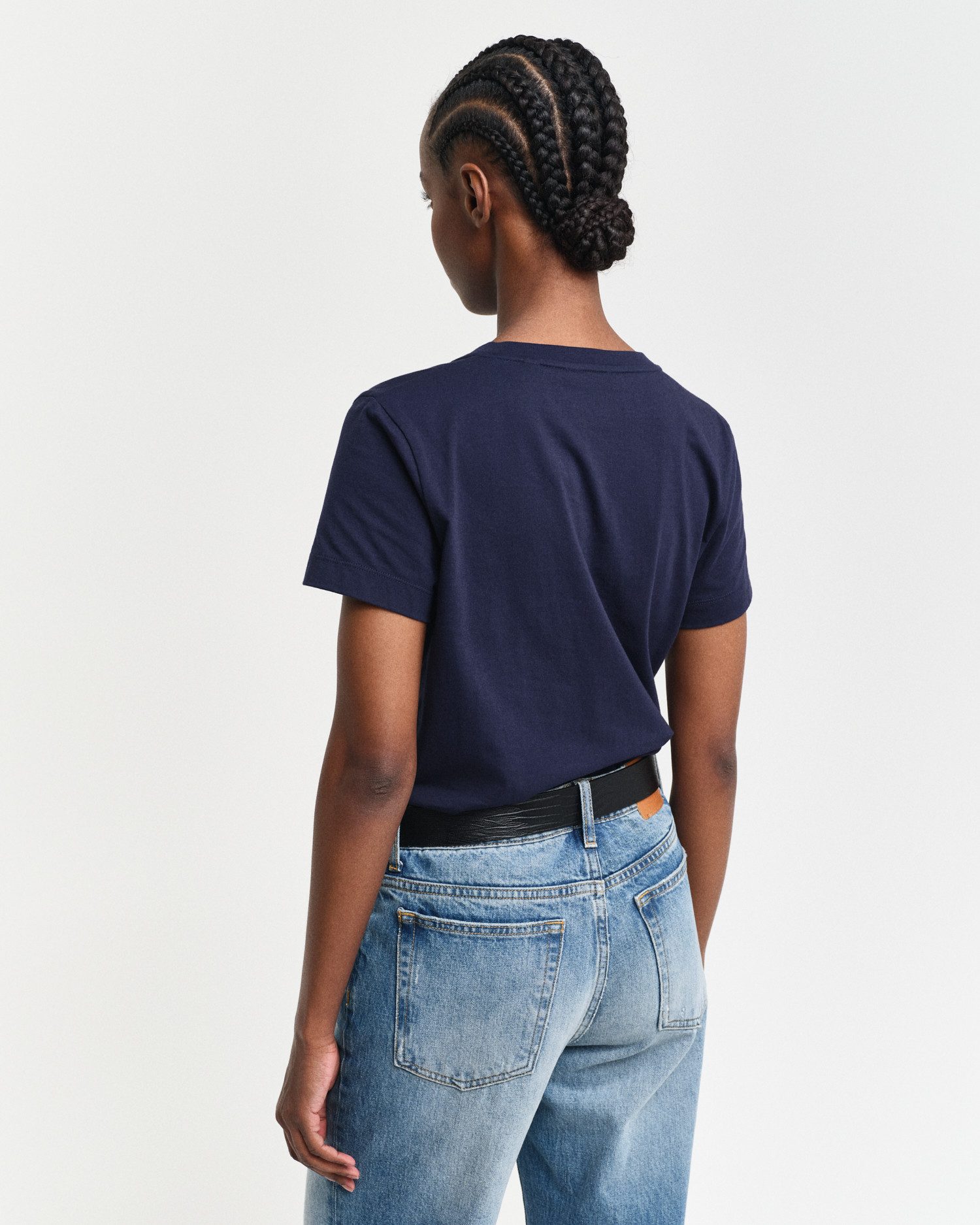 Gant T-shirt REG SHIELD KA V-NECK T-SHIRT met een klein geborduurd logo op de borst