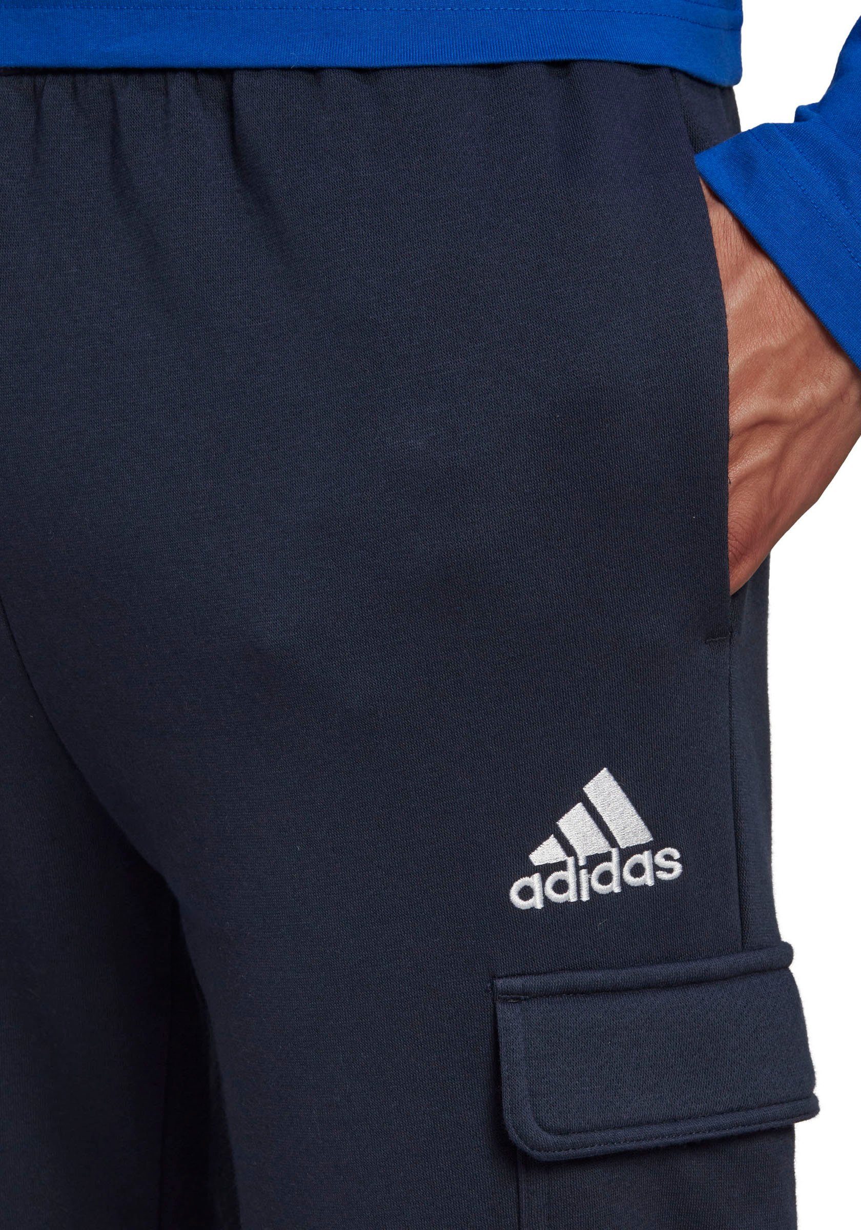 adidas Sportswear Sportbroek ESSENTIALS FLEECE REGULAR TAPERED CARGOBROEK Joggingbroek cargo van zacht fleece-materiaal (1-delig)