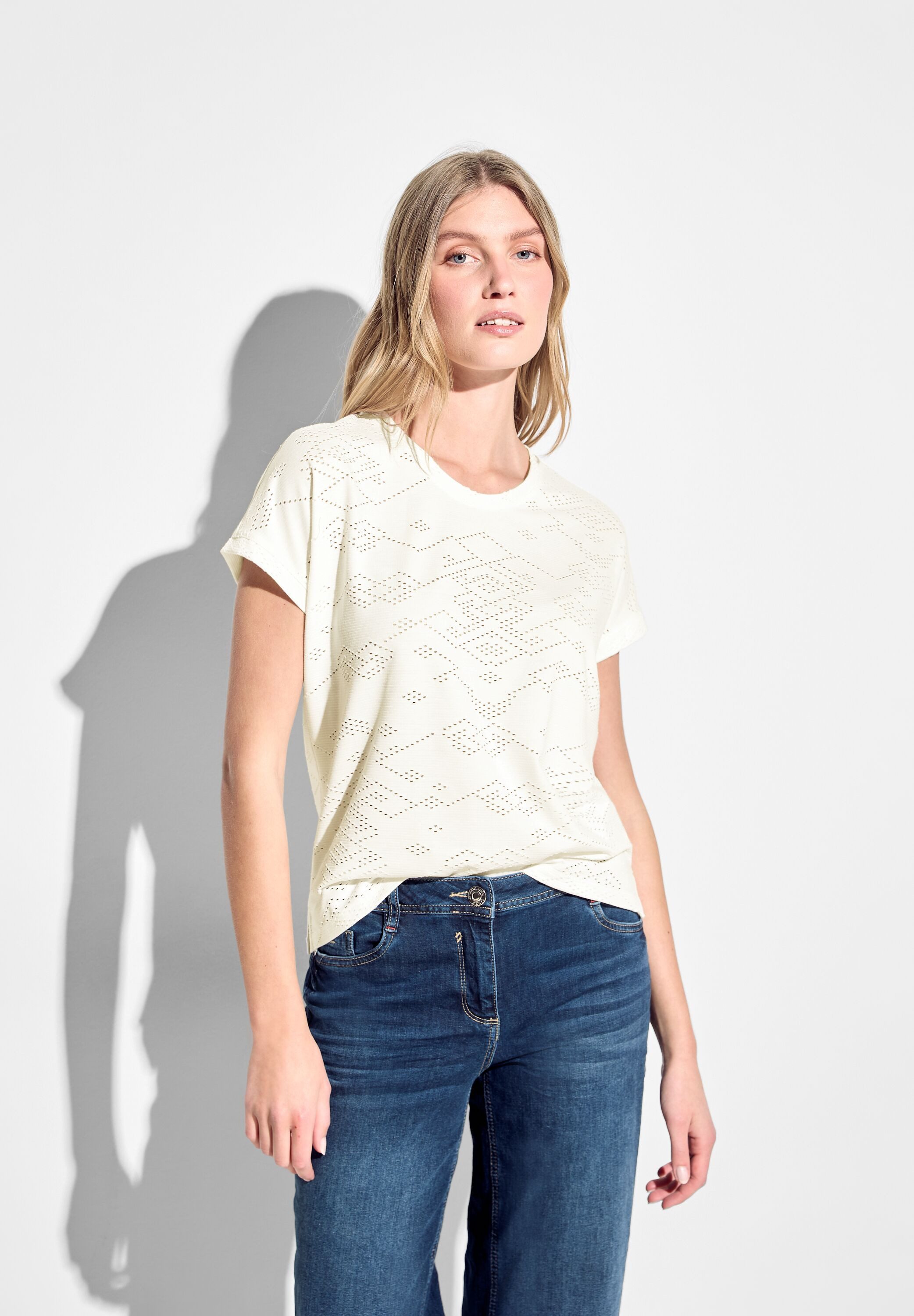 Cecil T-shirt met gaatjespatroon in ornamentvorm
