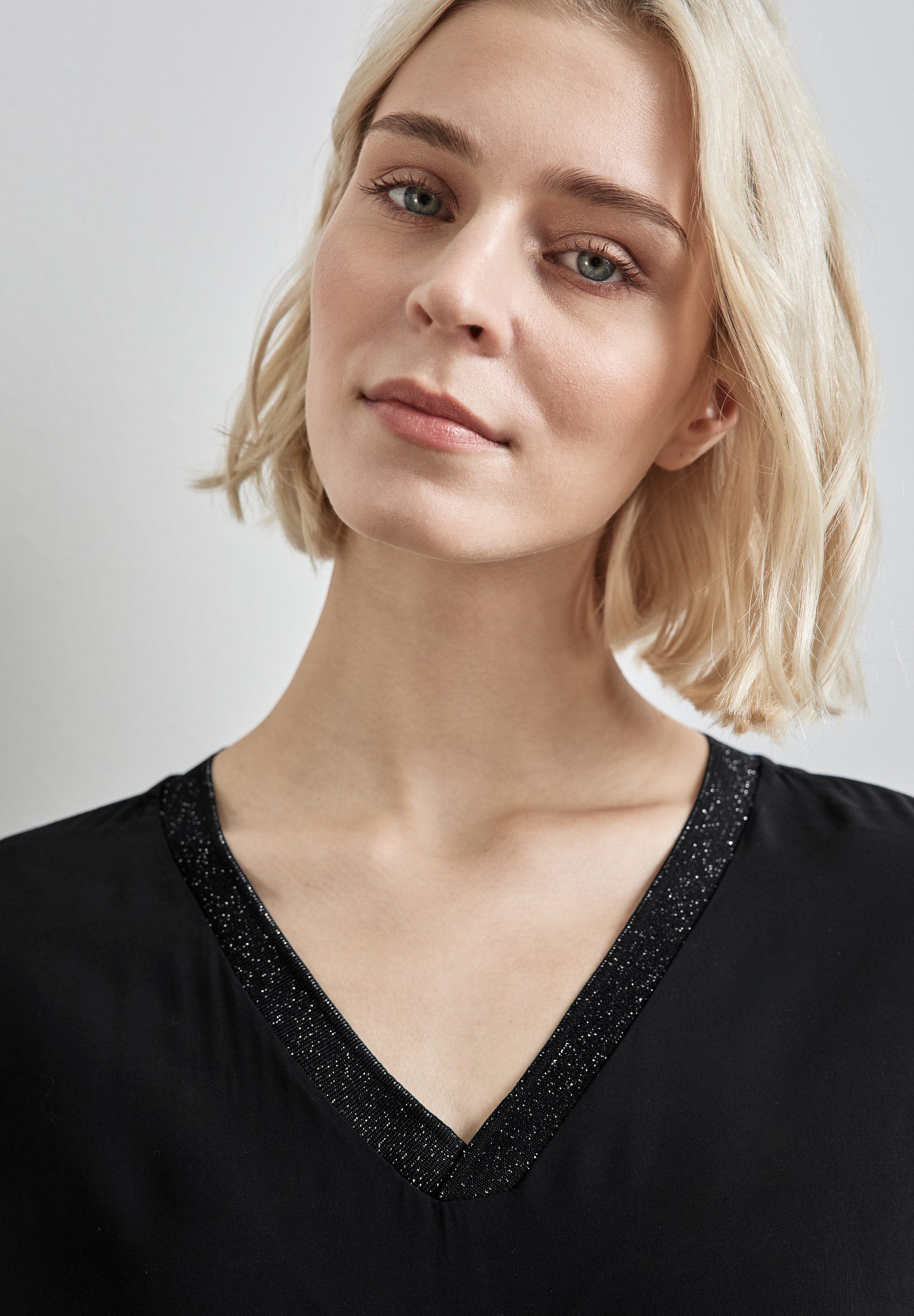 STREET ONE Blouse met lange mouwen van 100% viscose - met glitterdetails
