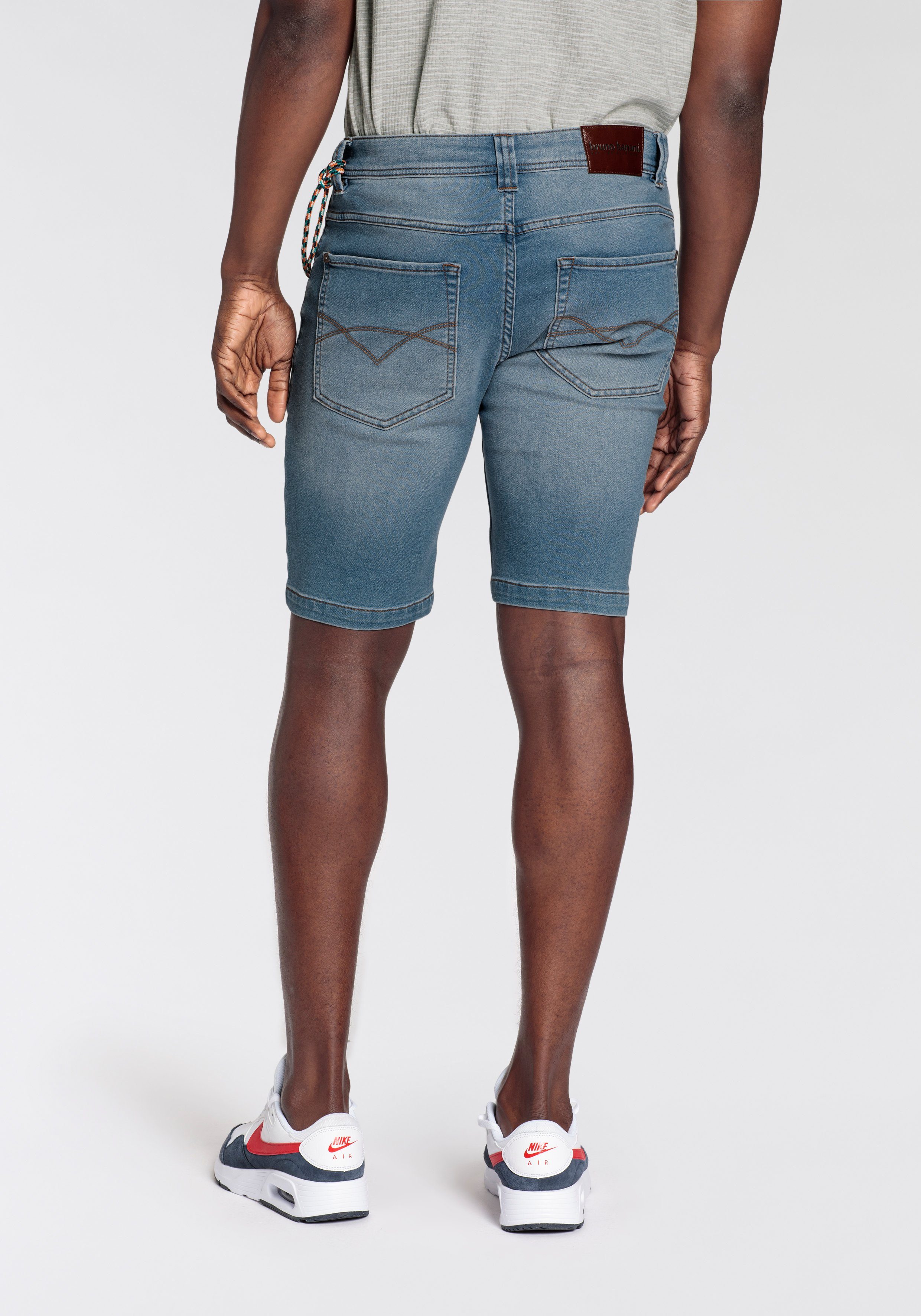 Bruno Banani Jeansshort comfortabele pasvorm, rechte pasvorm, met praktische zakken (set, 2-delig, Met band)