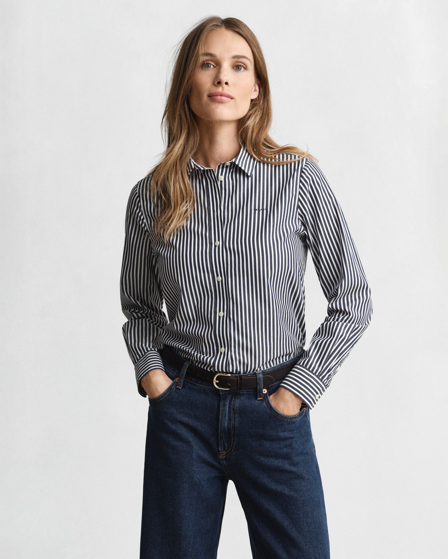 Gant Overhemdblouse REG POPLIN STRIPED SHIRT met een klein geborduurd logo op de borst