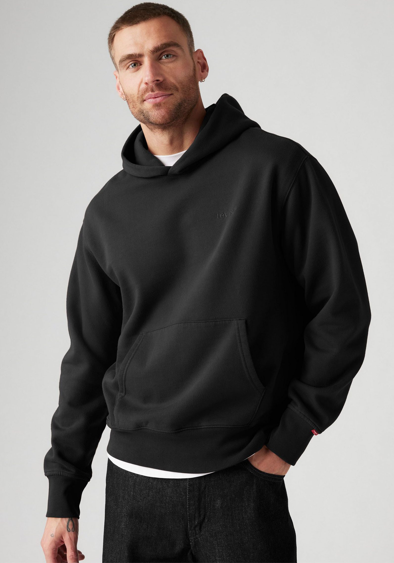 Levi's® Hoodie THE AUTHENTIC HOODIE met kleine ton-sur-ton logo-borduursel op de borst