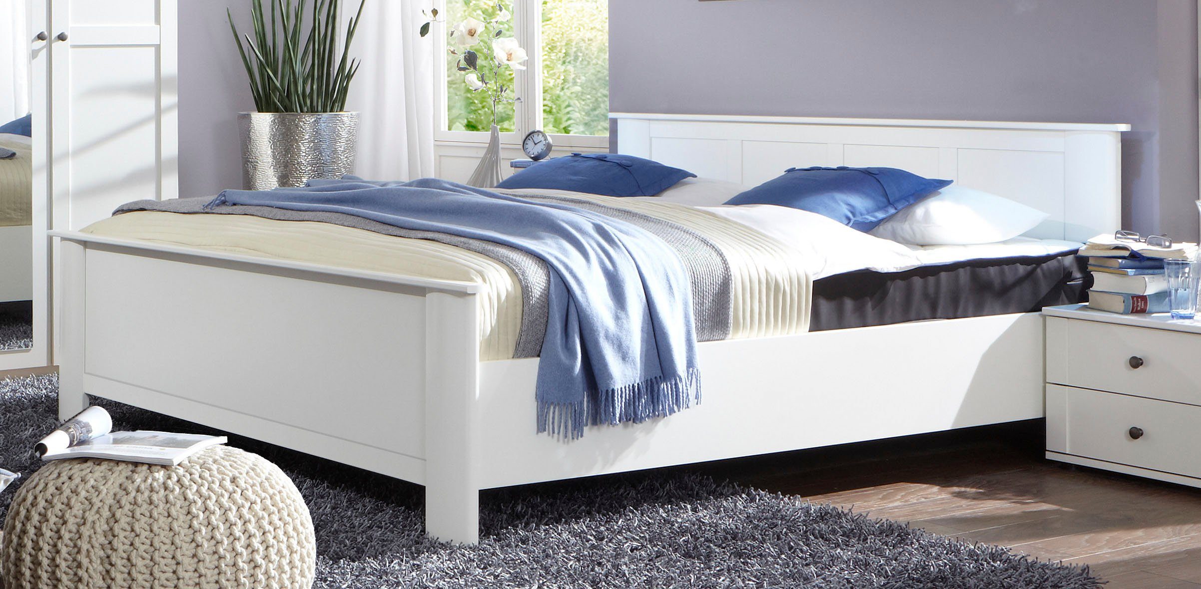 Bed met opleglijsten