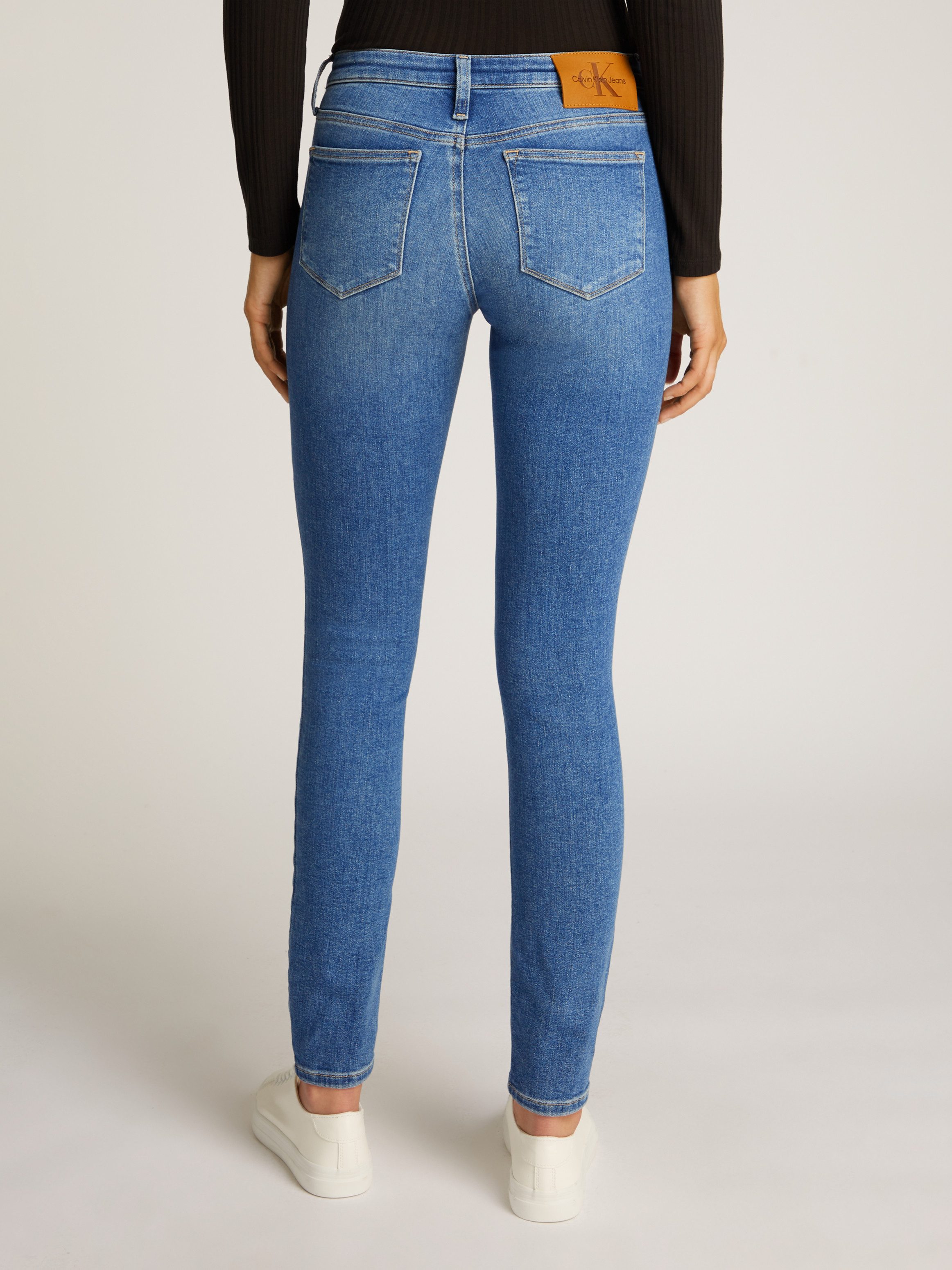 Calvin Klein Skinny fit jeans Mid rise skinny met stone-wash look, met muntzakje