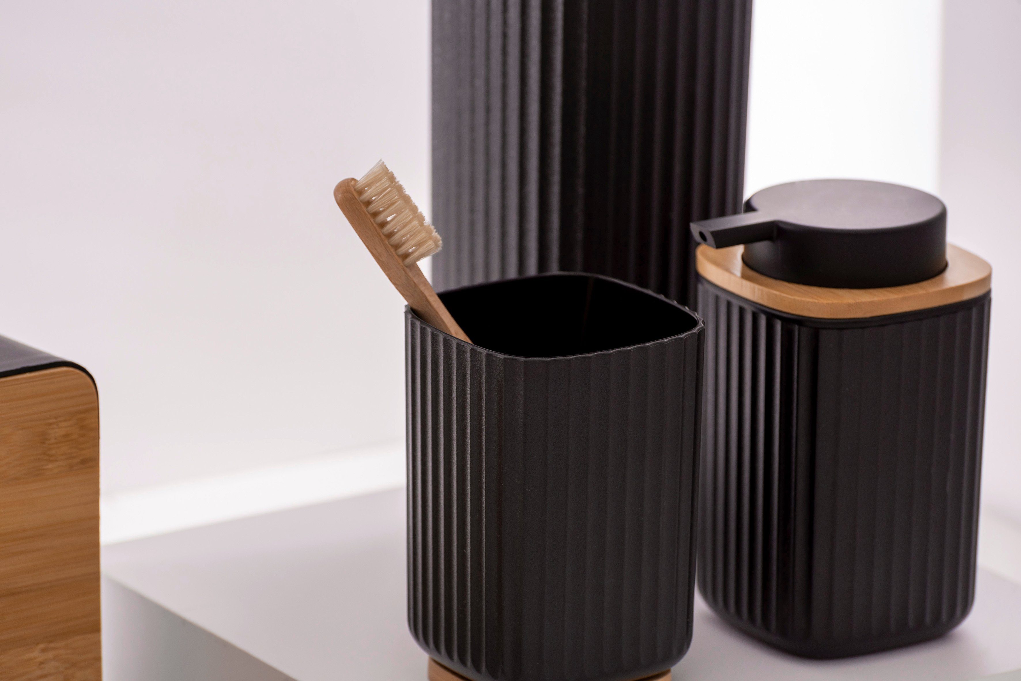 WENKO Toiletset Rotello zwart, gesloten model