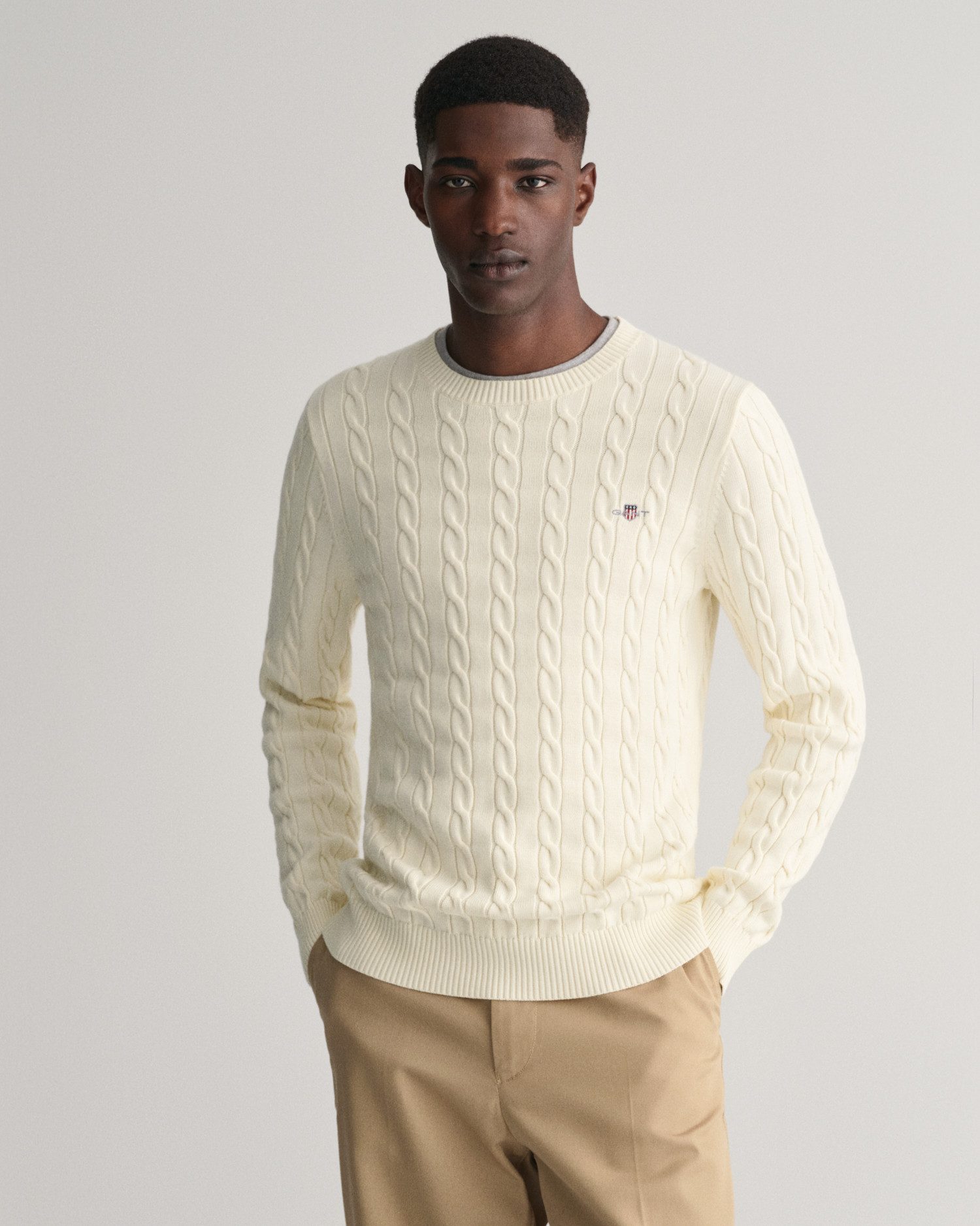 Gant Gebreide trui COTTON CABLE C-NECK met wapen-logo borduurwerk op de borst