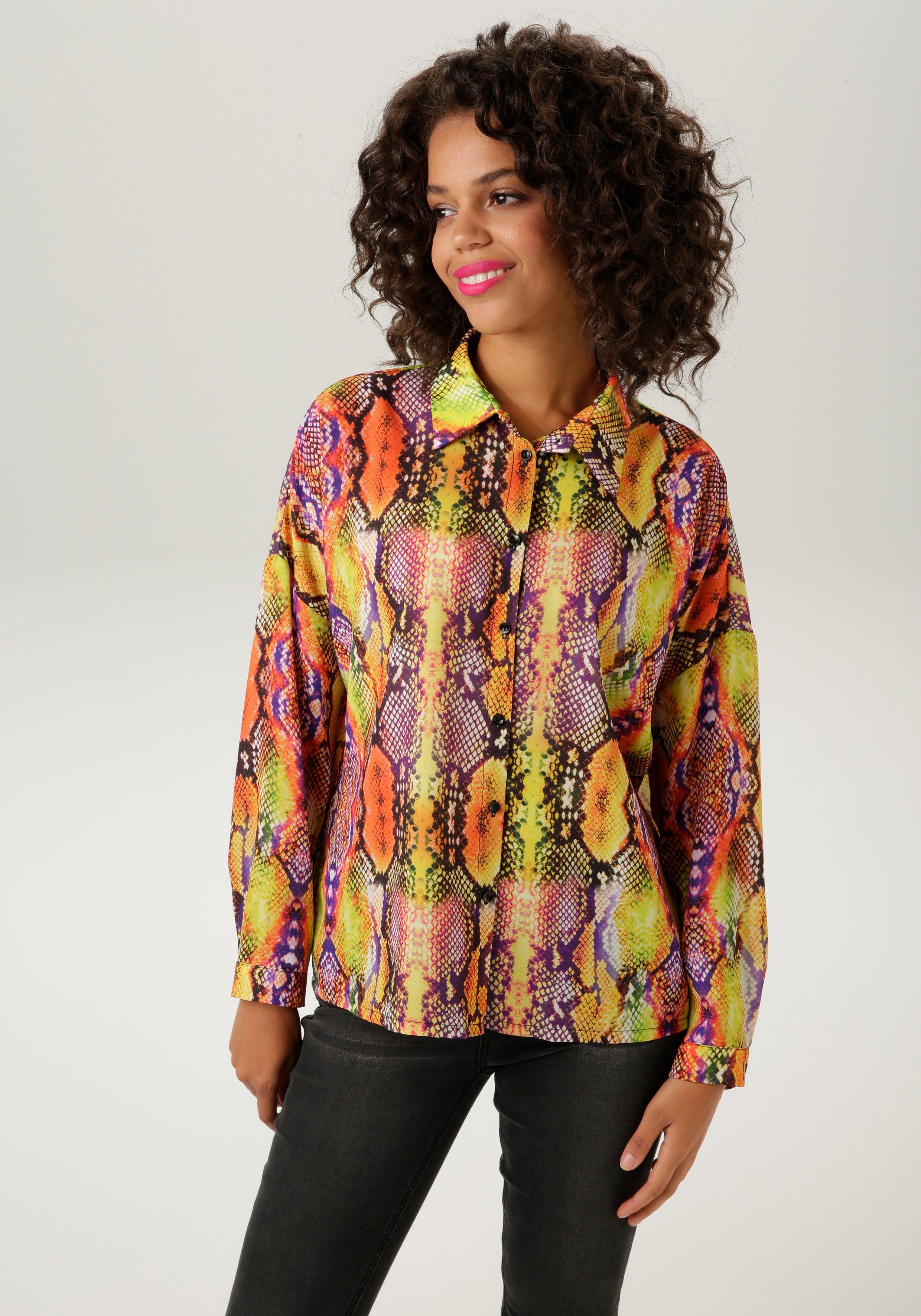 Aniston CASUAL Overhemdblouse met kleurrijke slangenprint