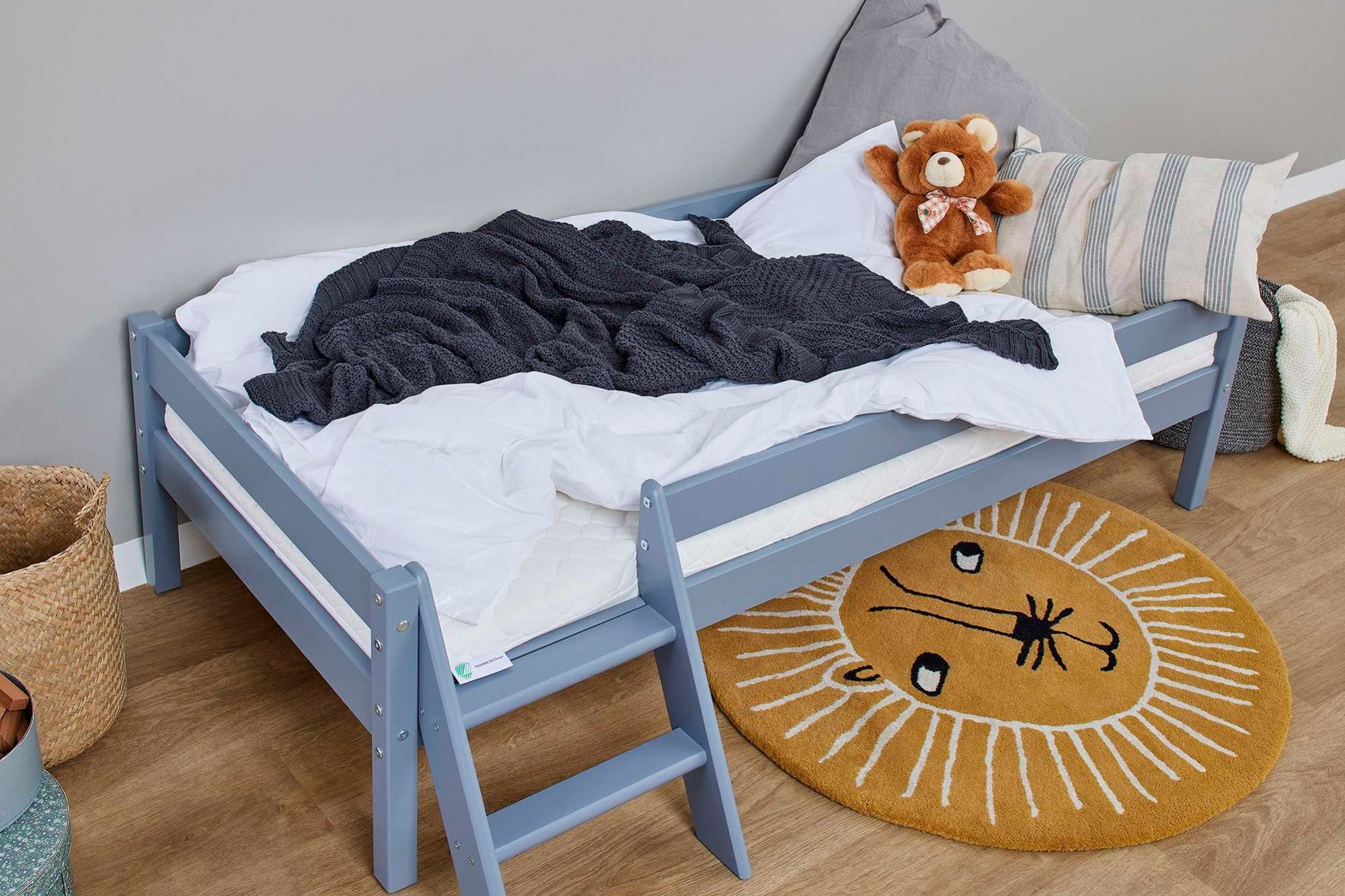 Lüttenhütt Kinderbed ECO One Kinderbed met valbeveiliging en ladder, keuze uit 3 kleuren en matrassen