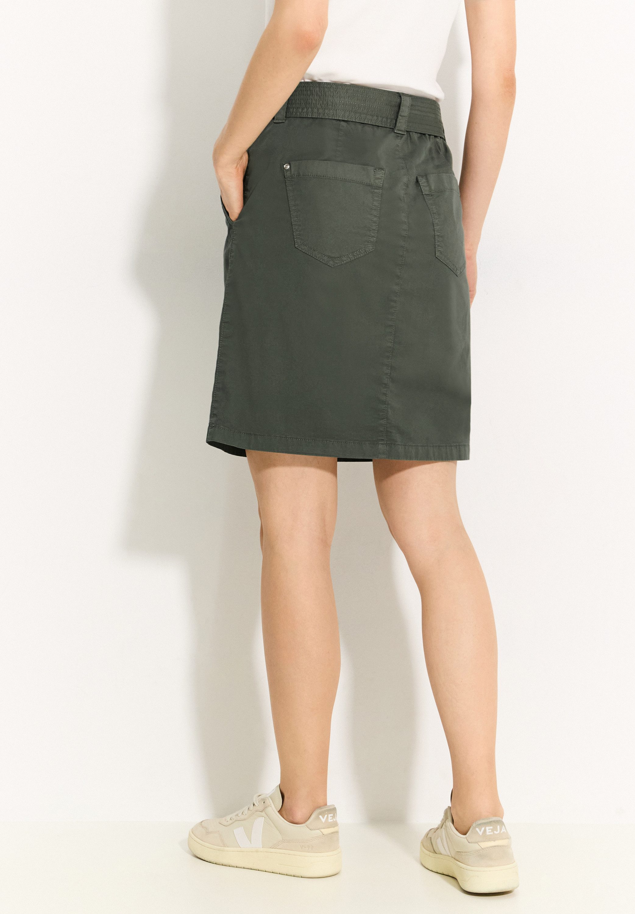 Cecil Midirok met textielen riem