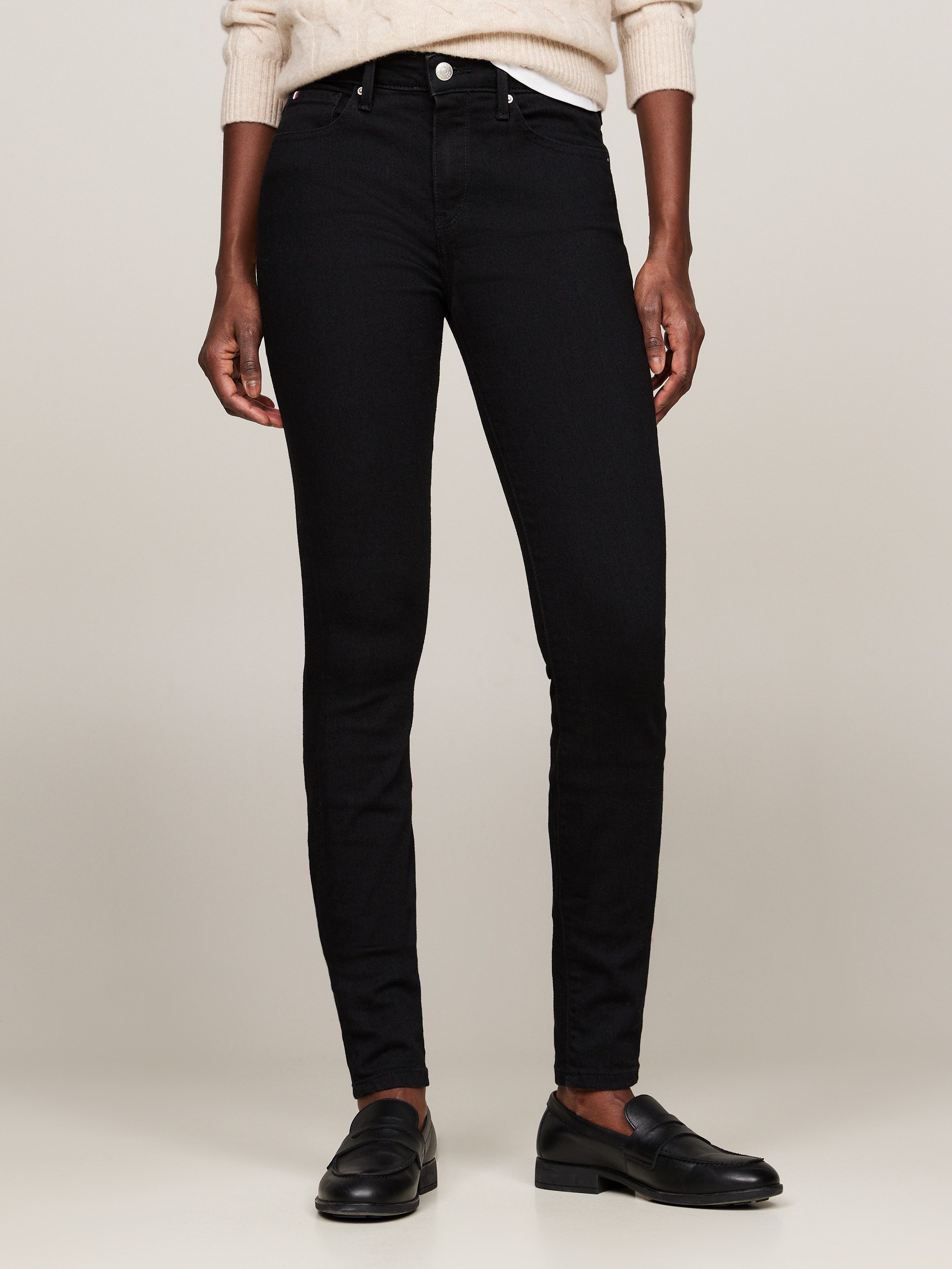 Tommy Hilfiger Skinny fit jeans COMO SKINNY RW BLACK met tommy hilfiger-logobadge