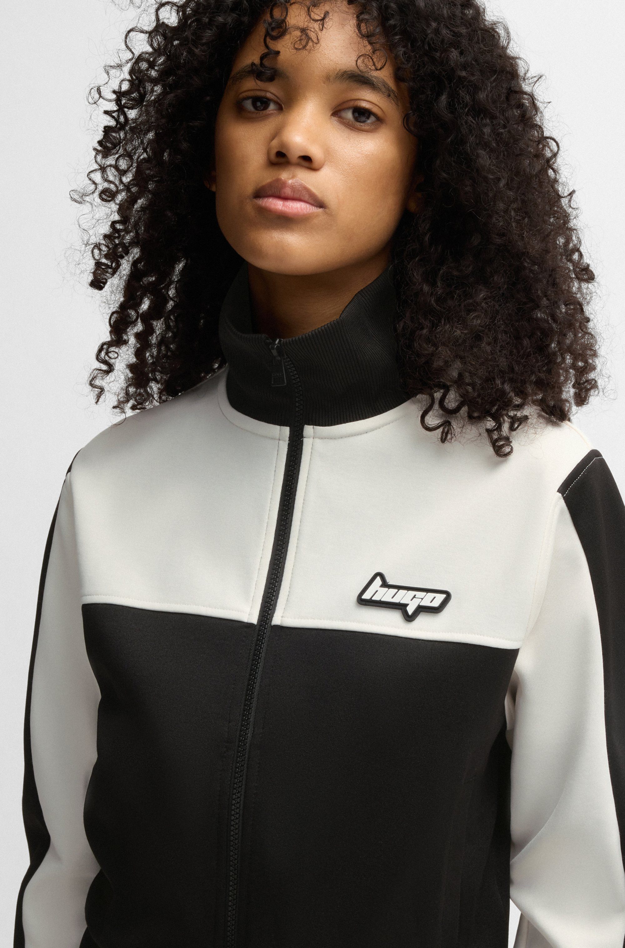 HUGO Blue Sweatshirt Dalaria in retro colorblocking, logo-badge