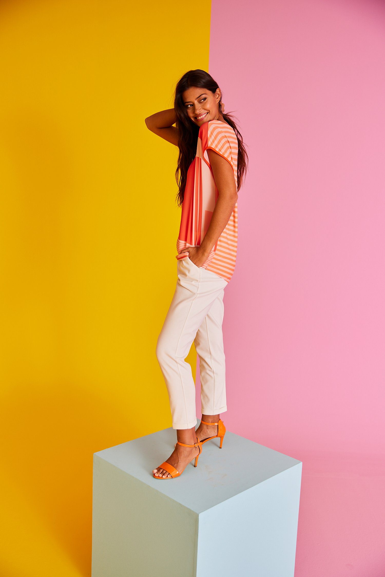 Aniston SELECTED Shirtblouse met gestreepte rug en overhangende schouders