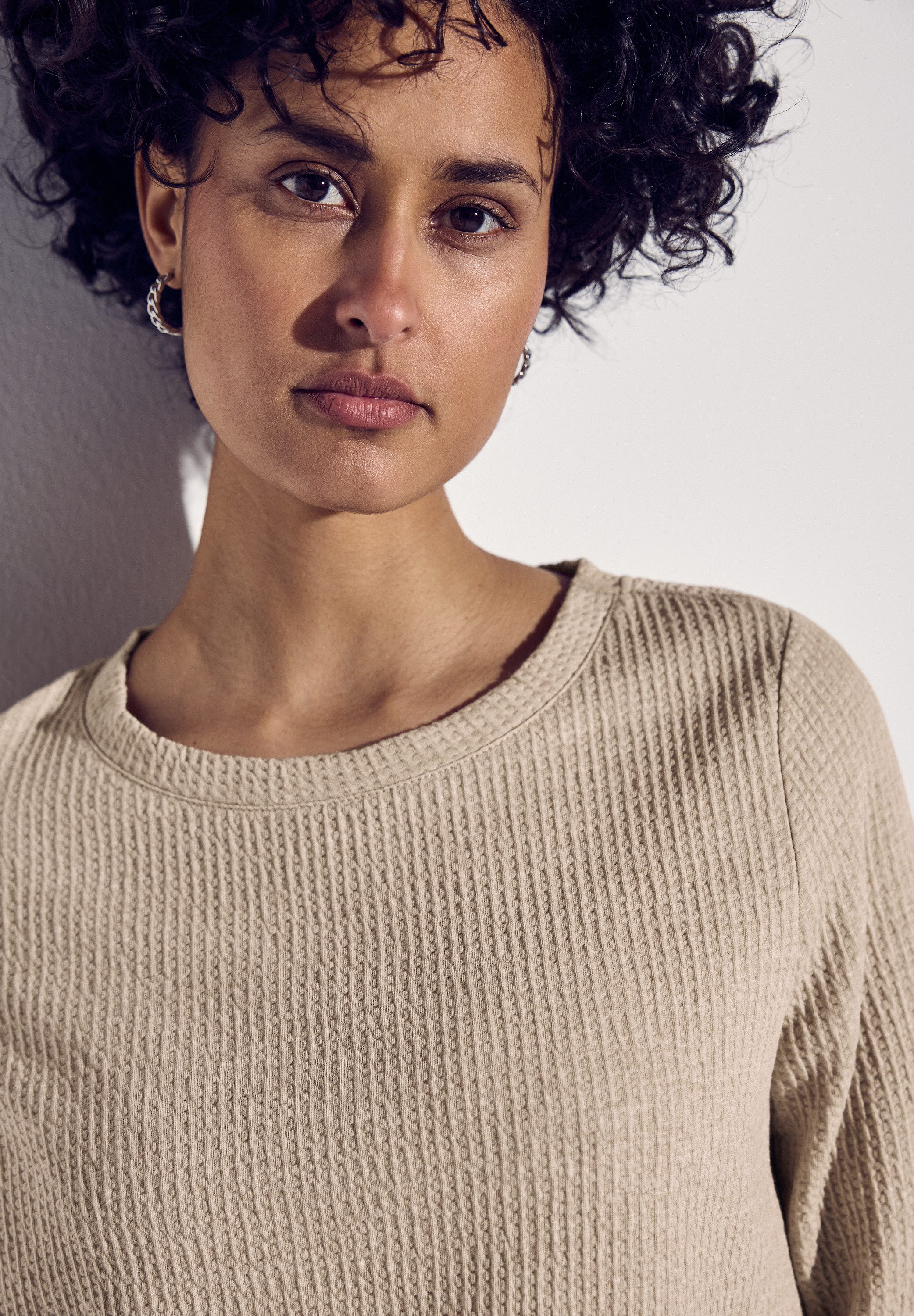 STREET ONE Sweatshirt Structuur-look, met elastische zoom met tunnelkoord