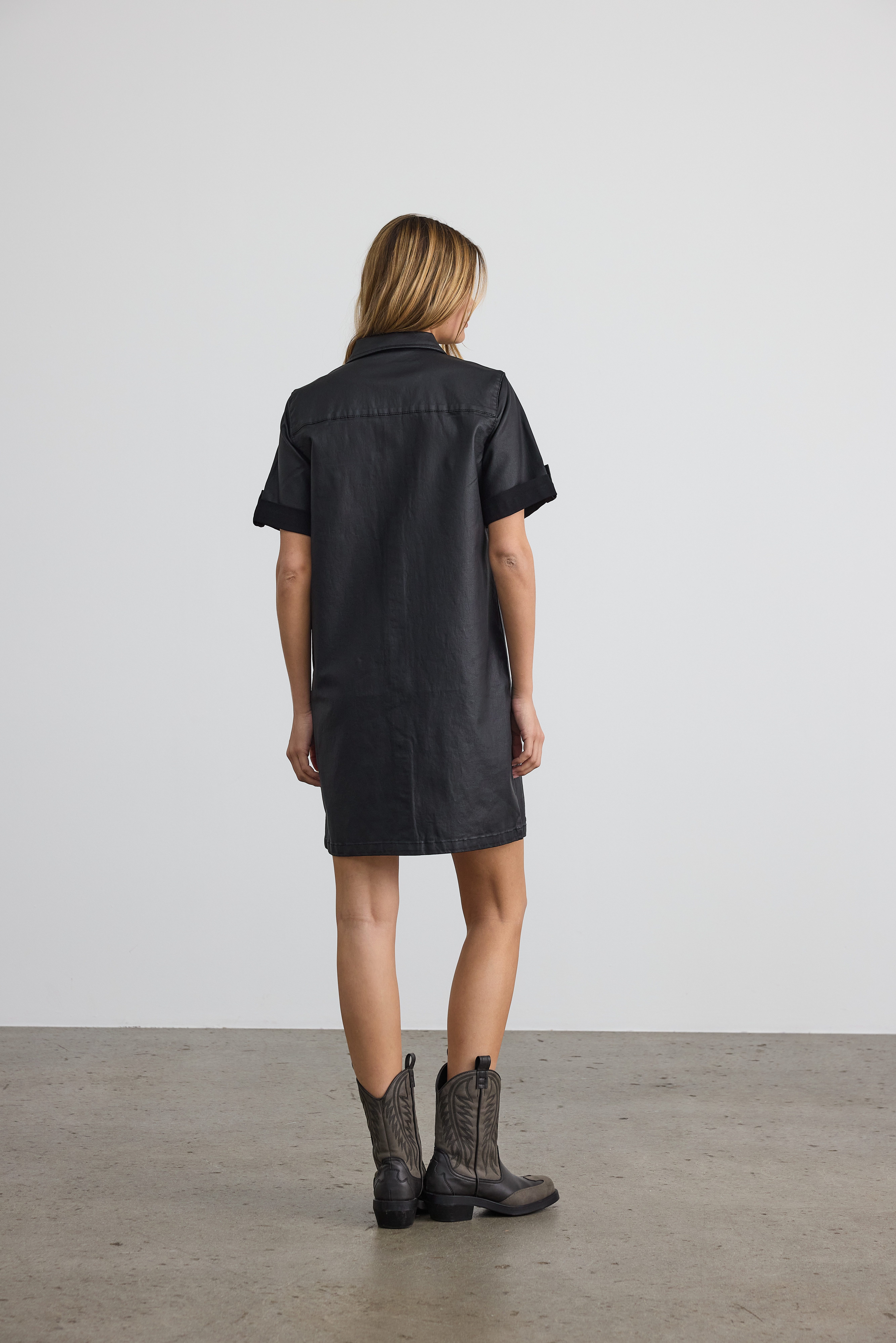 Noisy may Mini-jurk NMNEW SIGNE S/S COATED DENIM DRESS NOOS