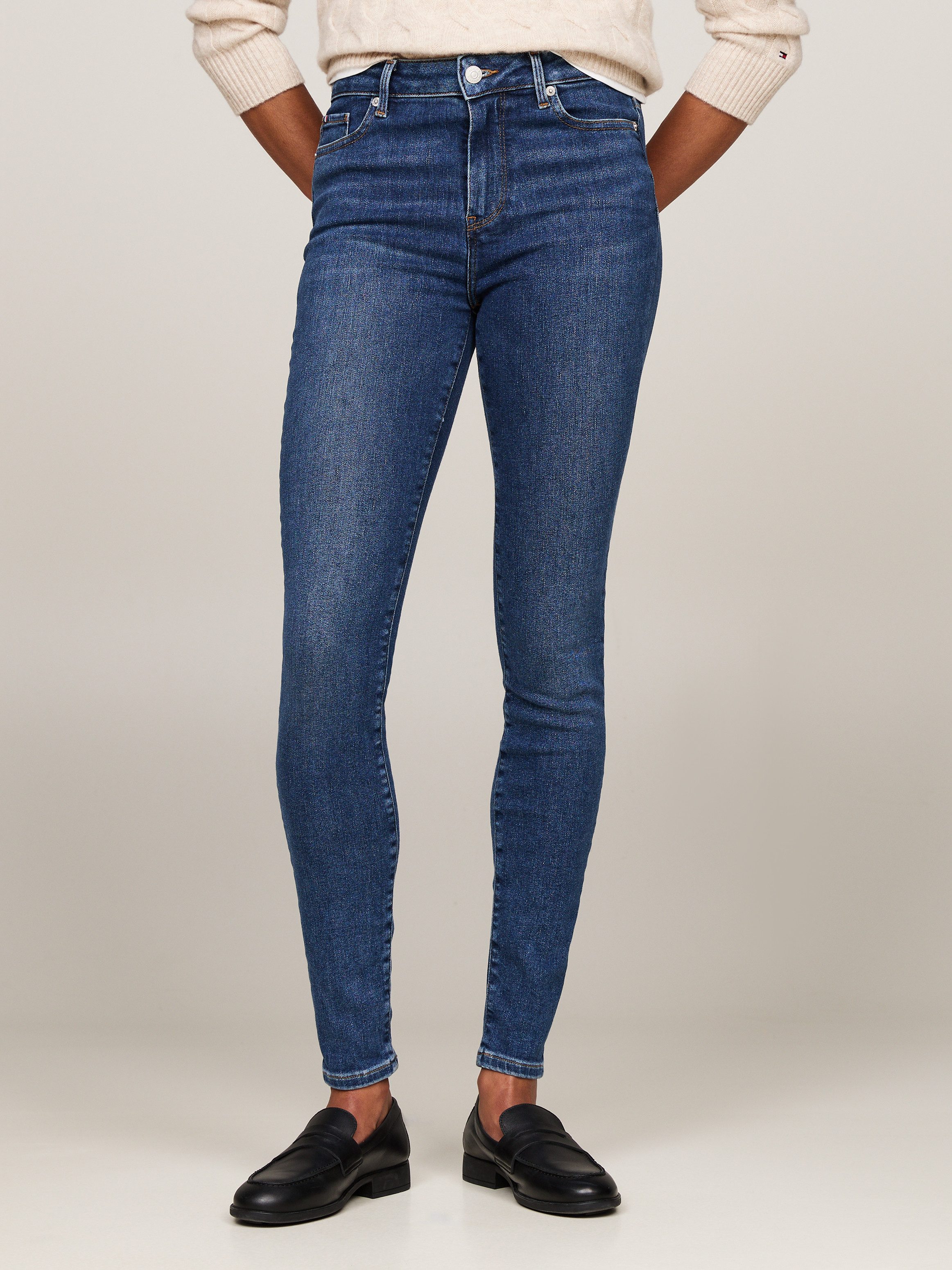 NU 20% KORTING: Tommy Hilfiger Skinny fit jeans met tommy hilfiger-logobadge