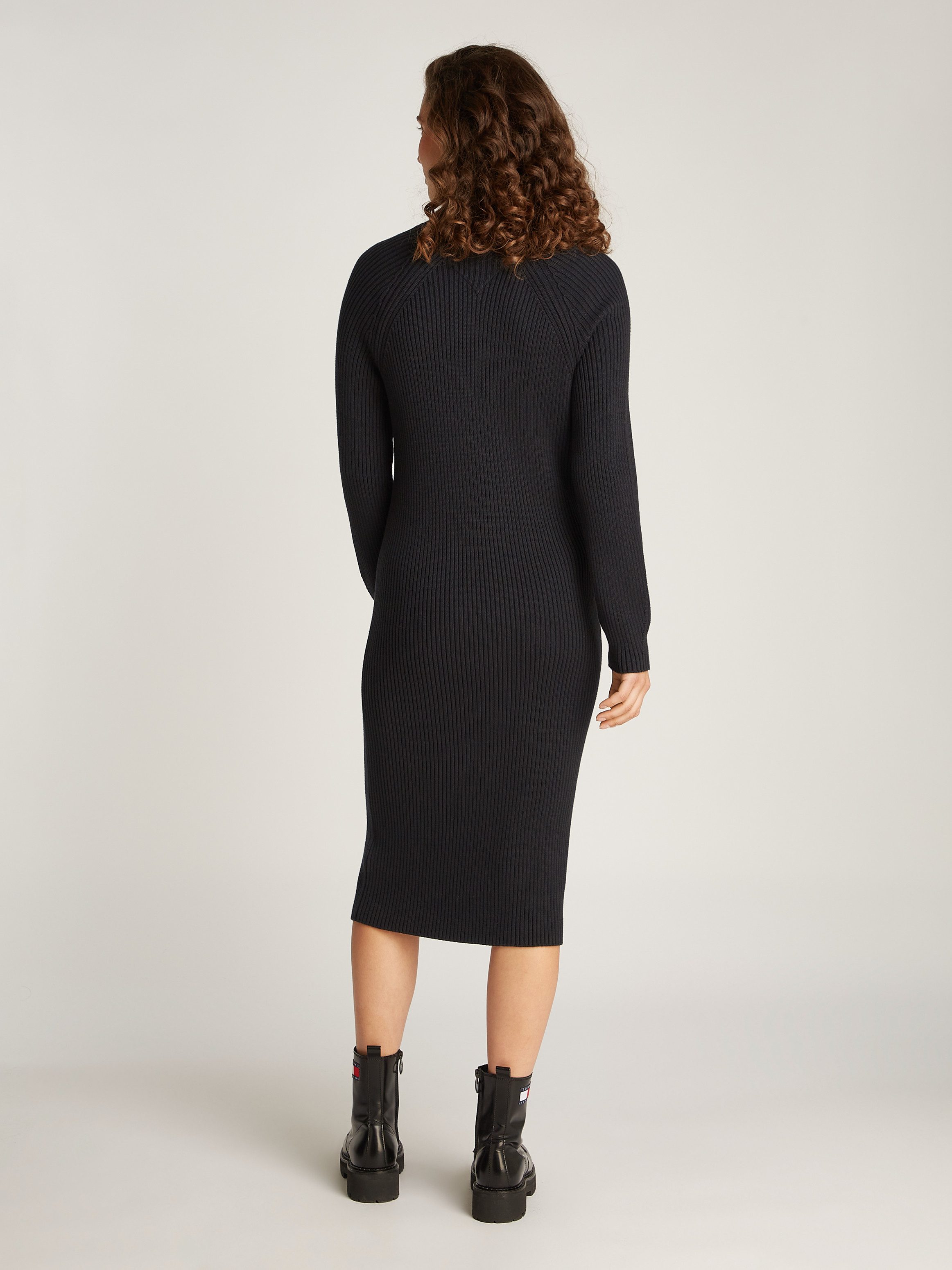 TOMMY JEANS Gebreide jurk TJW MOCKNECK BADGE SWEATER DRESS