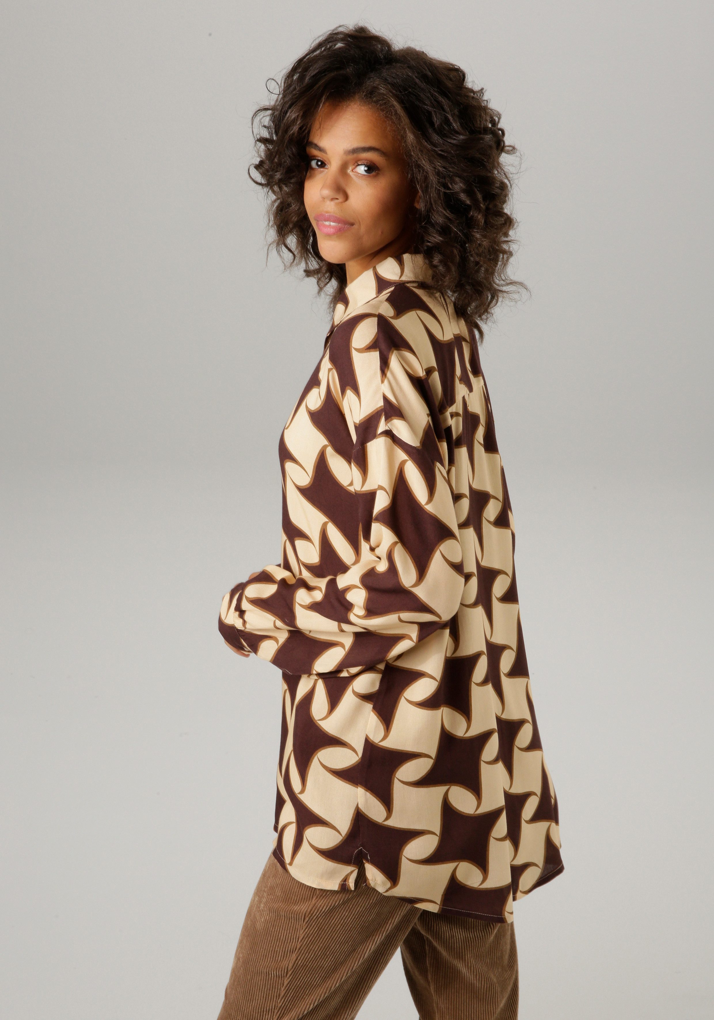 Aniston CASUAL Overhemdblouse met kleurharmonische, grafische print