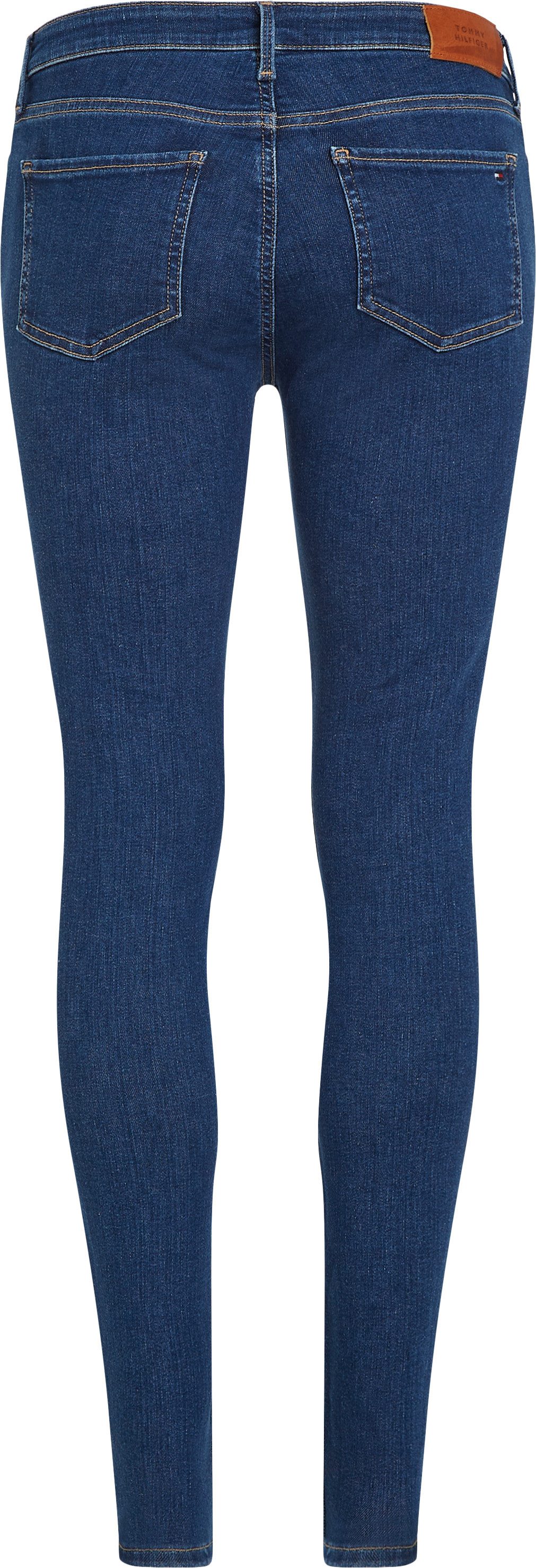 Tommy Hilfiger Skinny fit jeans COMO Skinny Regular Waist met logo-badge in enkel-lengte