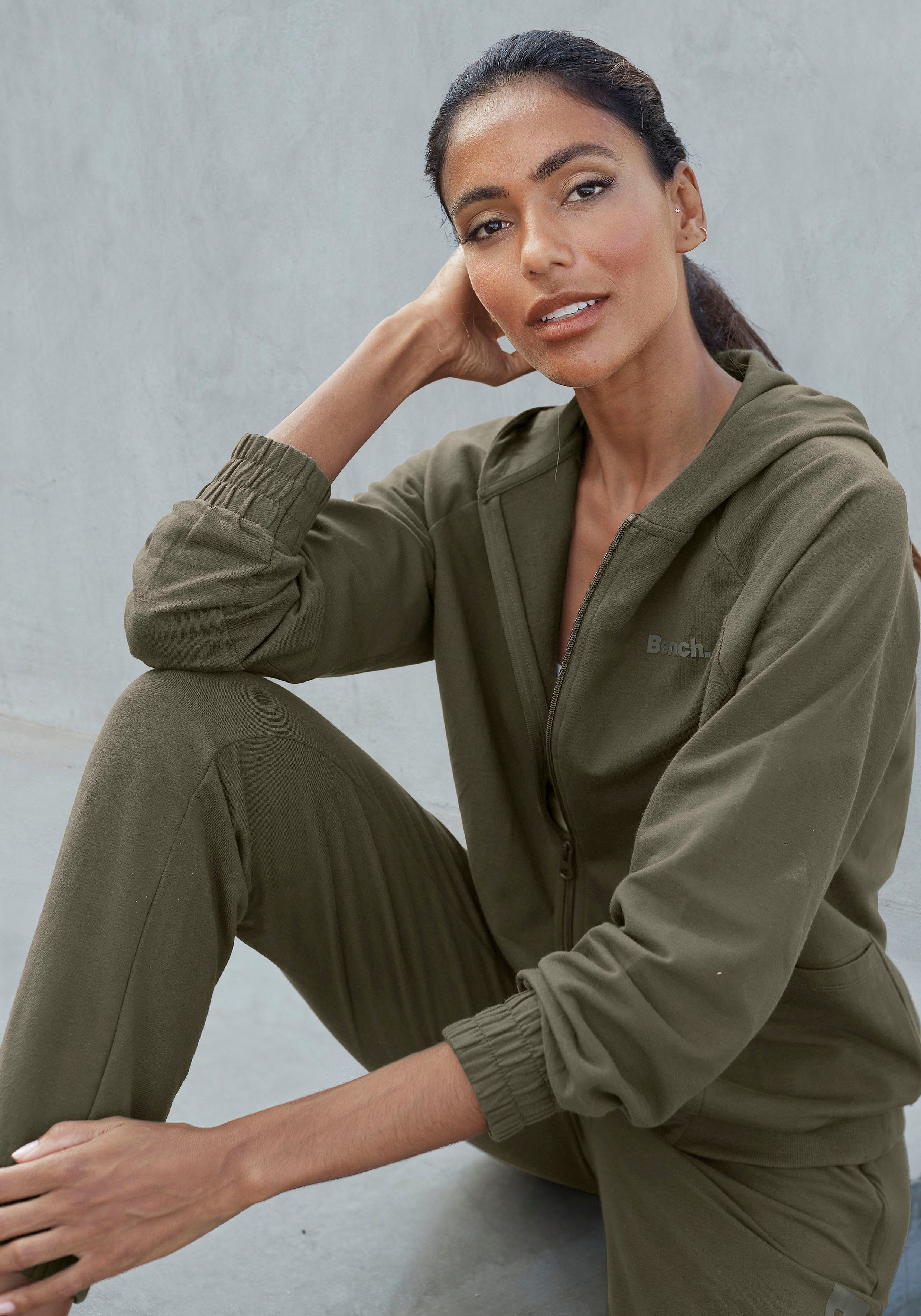 Bench. Loungewear Capuchonsweatvest met sportieve deelnaad, loungepak