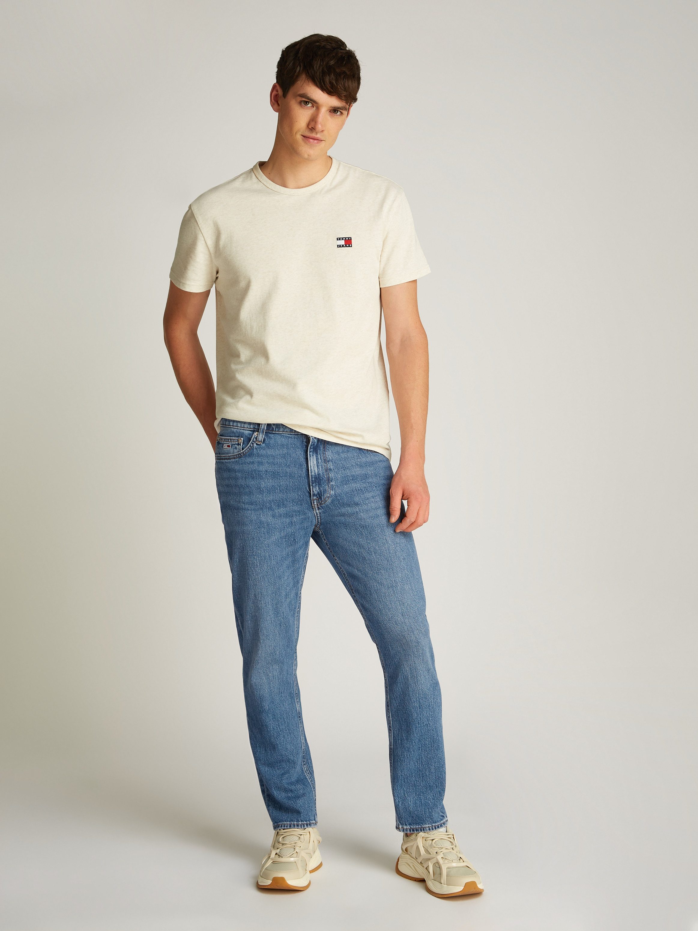 TOMMY JEANS Regular fit jeans DAD JEAN RGLR TPRD met gestempeld logo