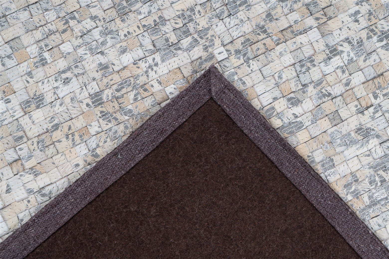 aRTE ESPINA Vloerkleed Finish 100 natuurlijk lederen tapijt, met glanzende metallic kleur, rug van vilt